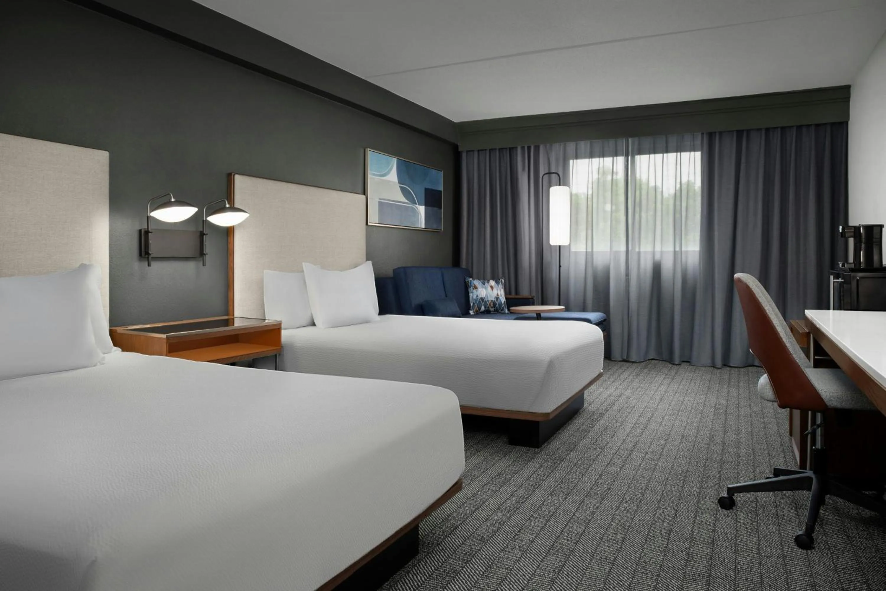 Photo of the whole room, Bed in Courtyard by Marriott Bloomington