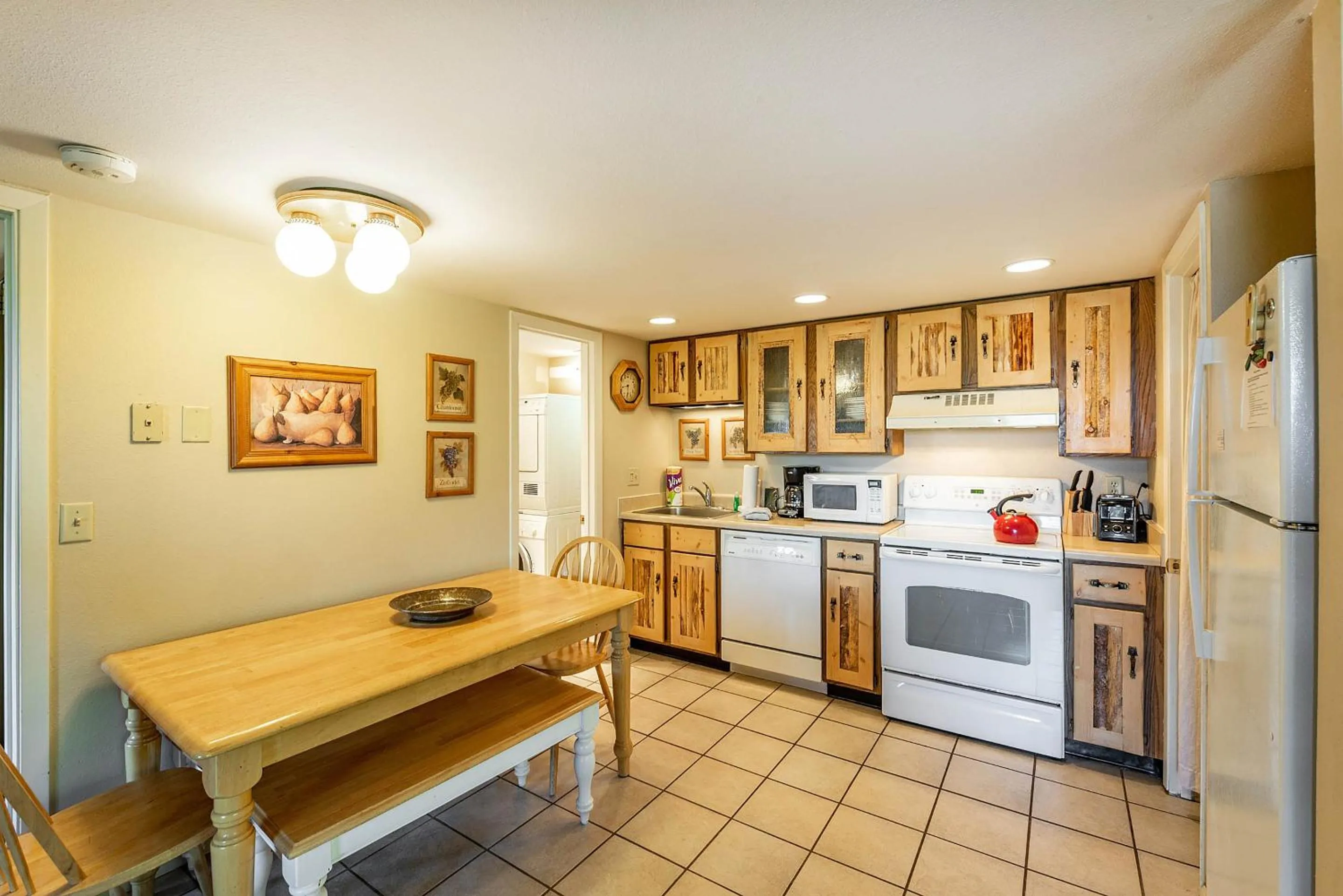 Kitchen or kitchenette in Red Pine Condominiums by All Seasons Resort Lodging