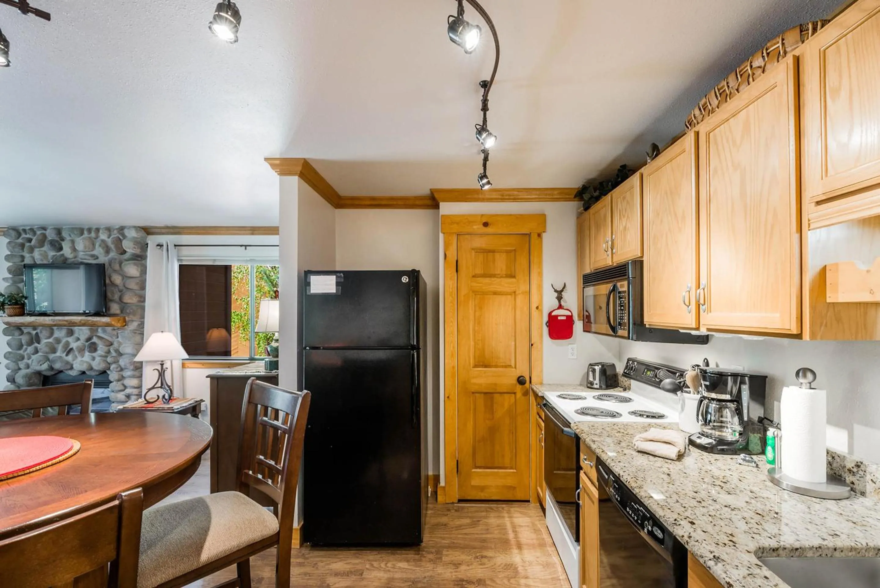 Kitchen or kitchenette in Red Pine Condominiums by All Seasons Resort Lodging