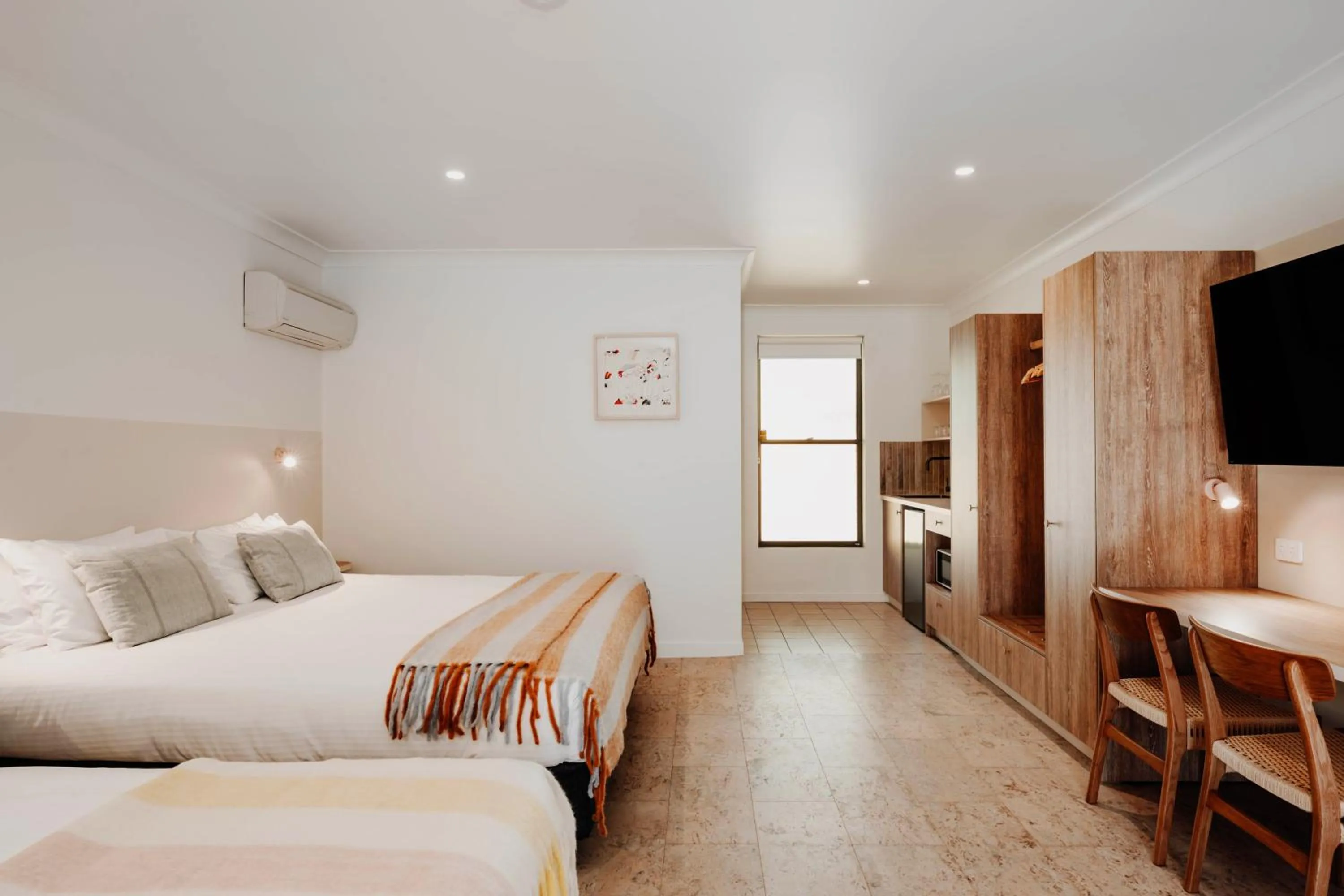 Photo of the whole room, Bed in The Cudgee at Mudgee