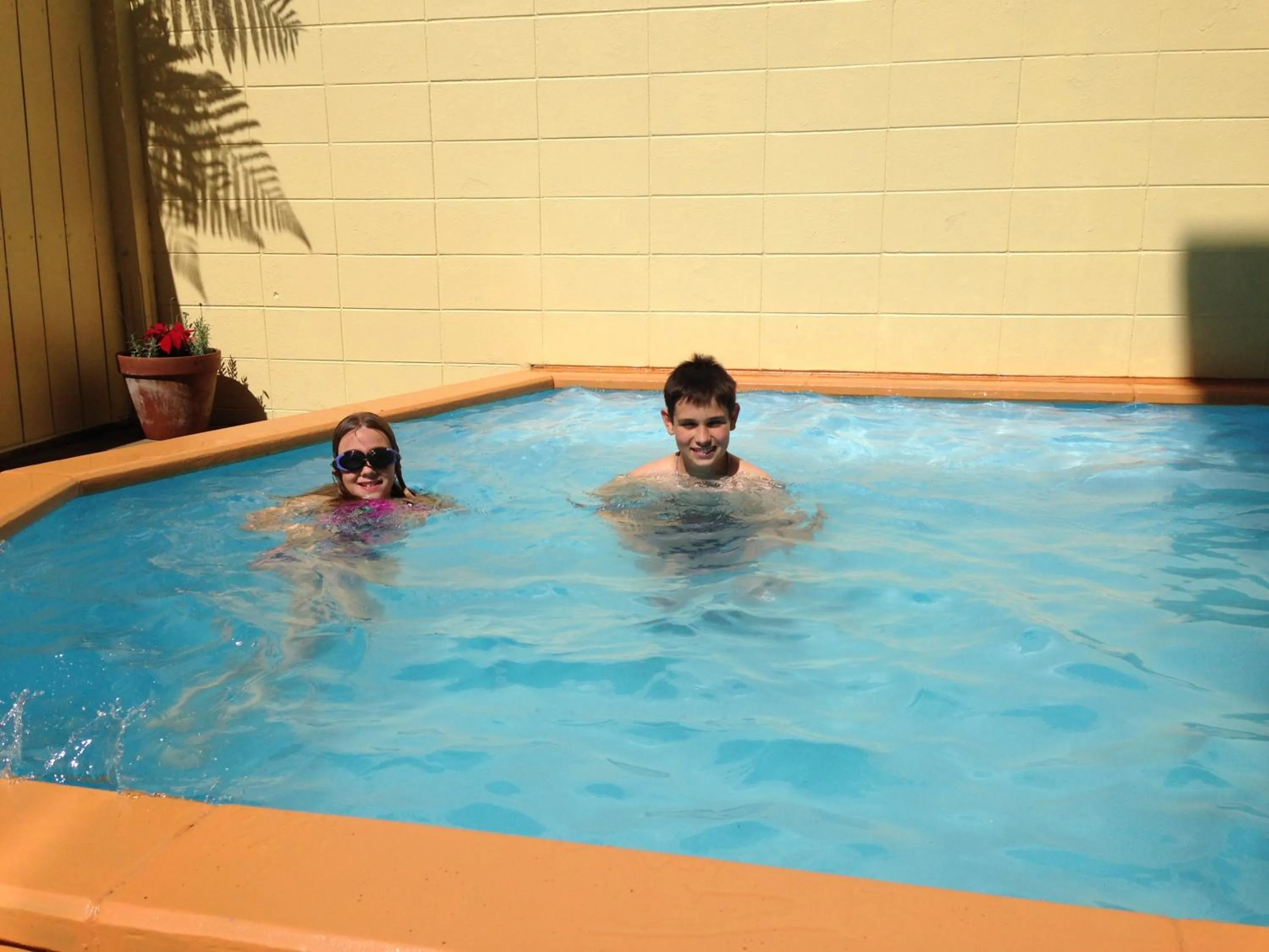 Swimming pool in Greenview Motel