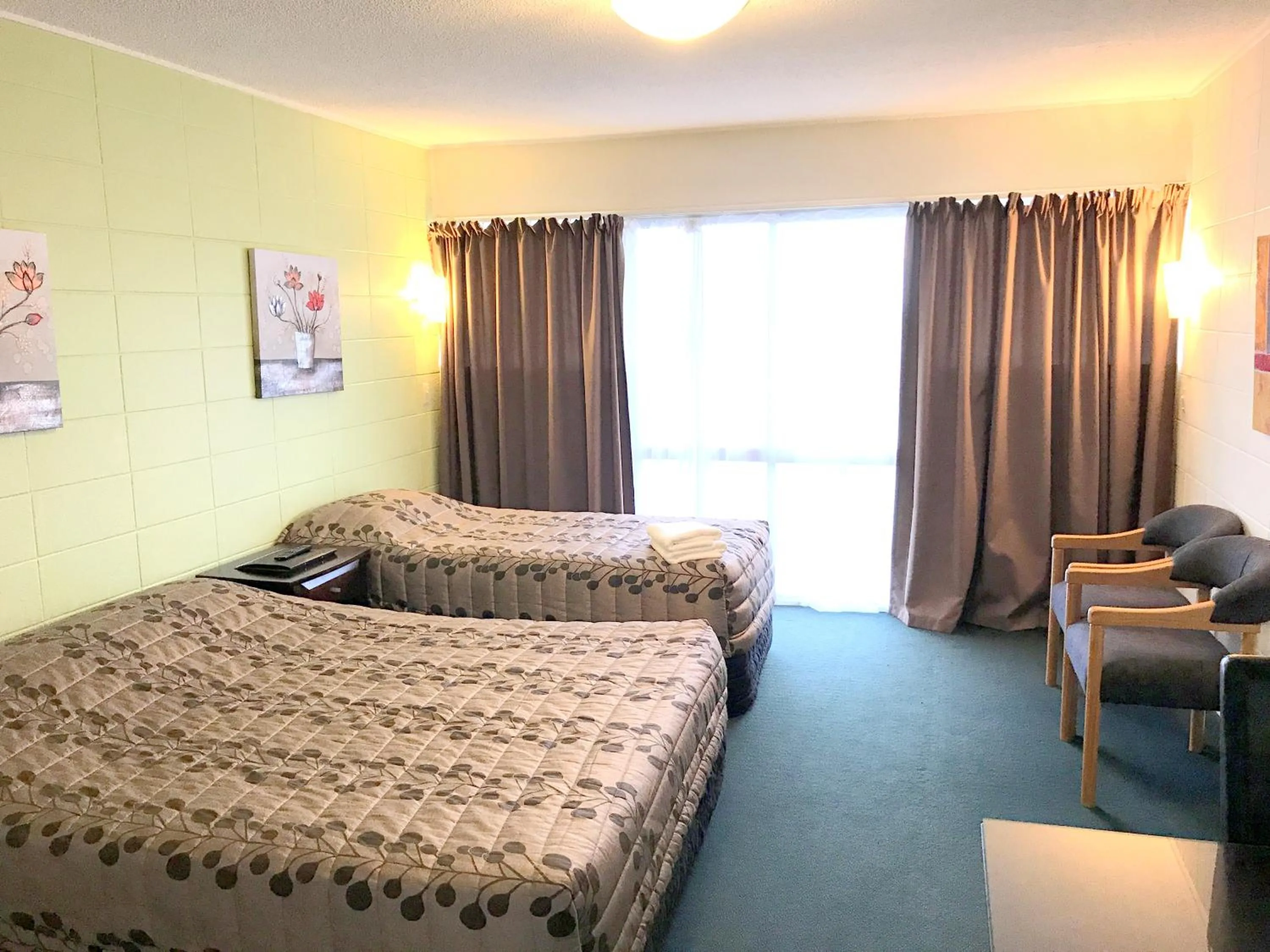 Bedroom, Bed in Greenview Motel