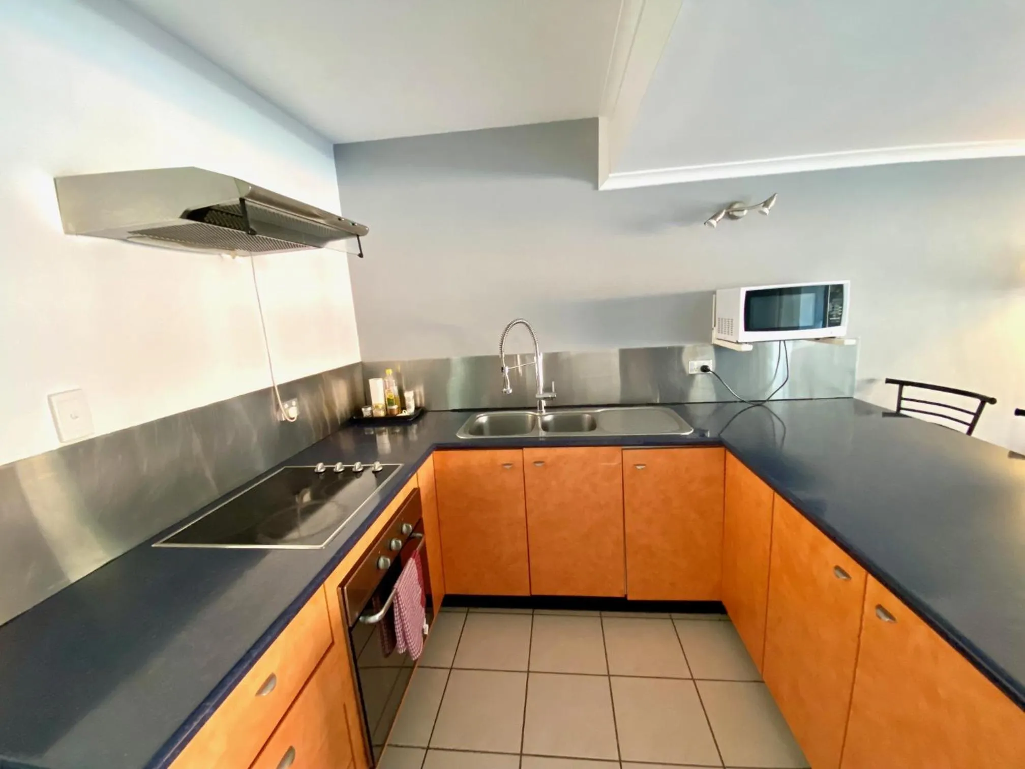 Kitchen or kitchenette in Reef Gateway Apartments