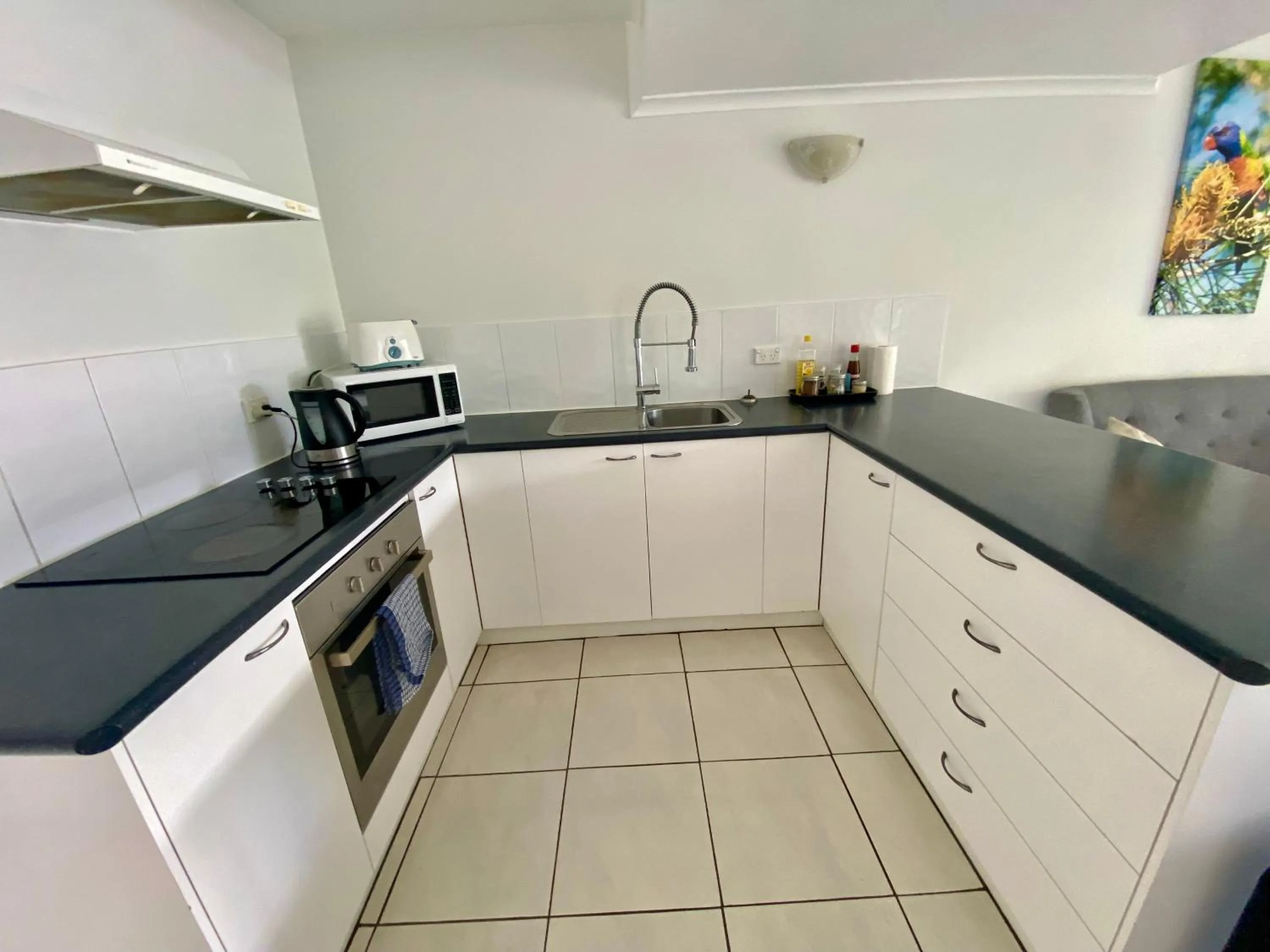 Kitchen or kitchenette in Reef Gateway Apartments