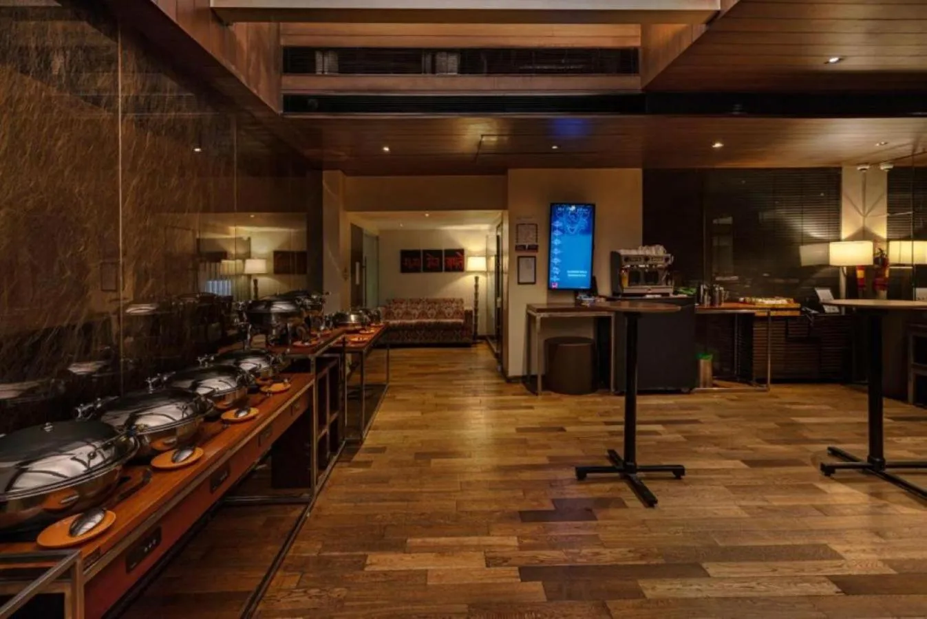 Restaurant/places to eat in The Mirador