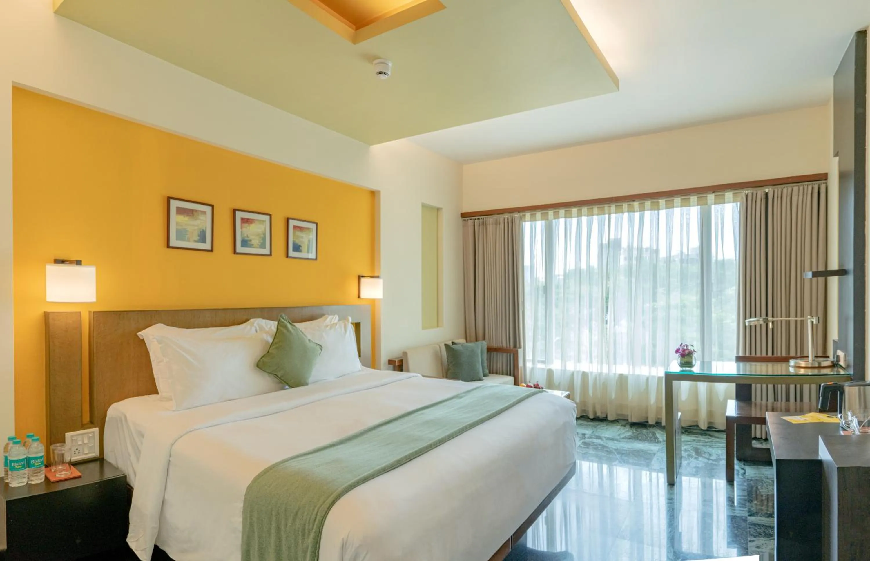 Photo of the whole room, Bed in The Mirador