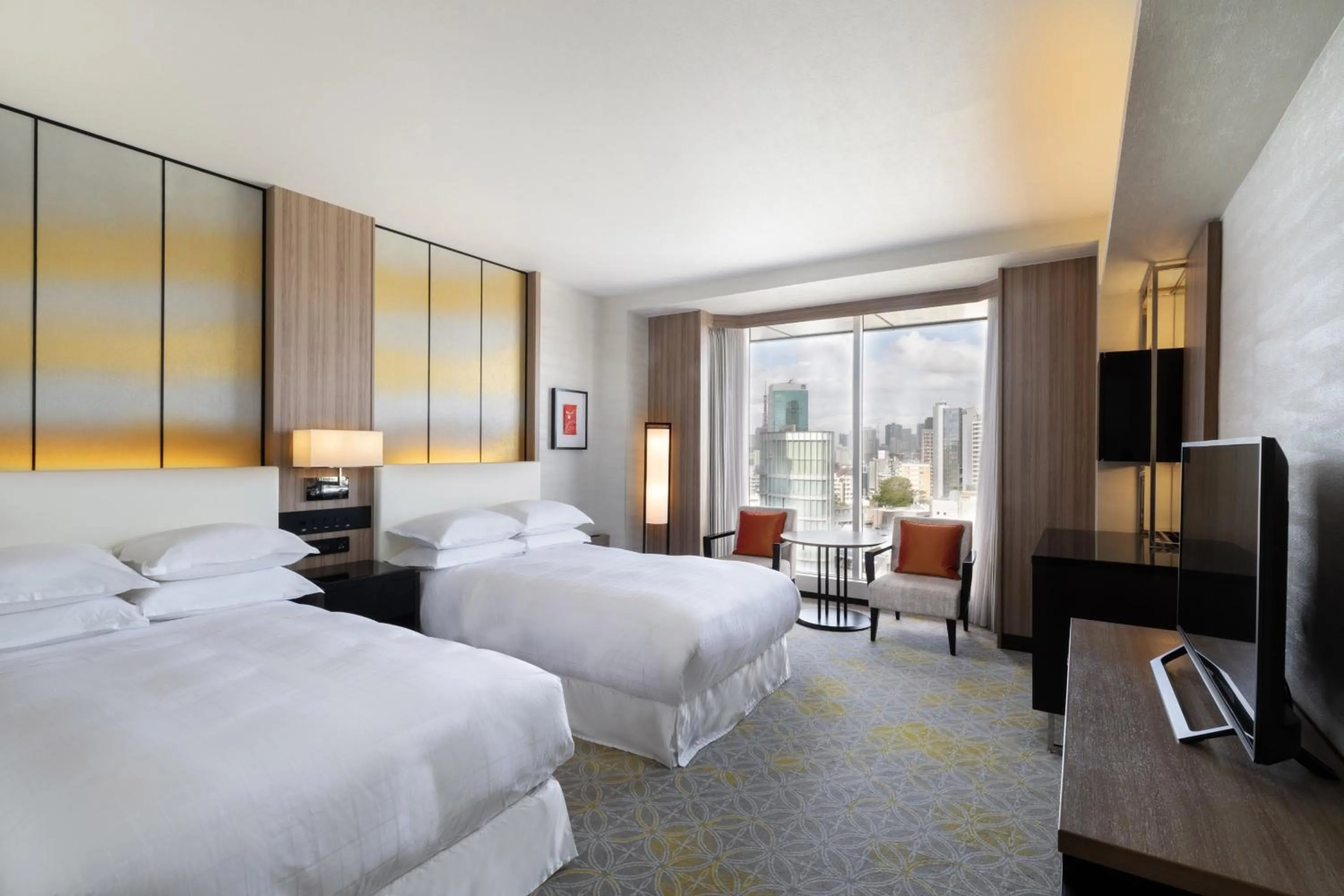 Photo of the whole room, Bed in Sheraton Miyako Hotel Tokyo