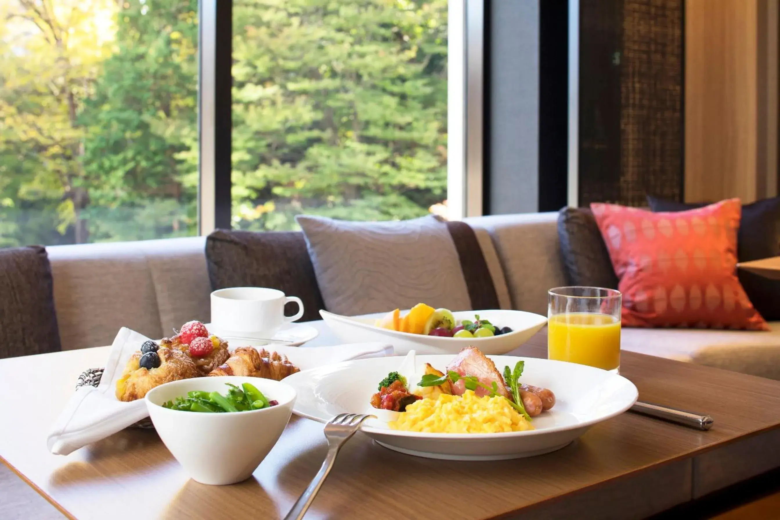 CLUB DELUXE, Club lounge access, Guest room, 2 Twin - single occupancy in Sheraton Miyako Hotel Tokyo CLUB DELUXE, Club lounge access, Guest room, 2 Twin - single occupancy in Sheraton Miyako Hotel Tokyo