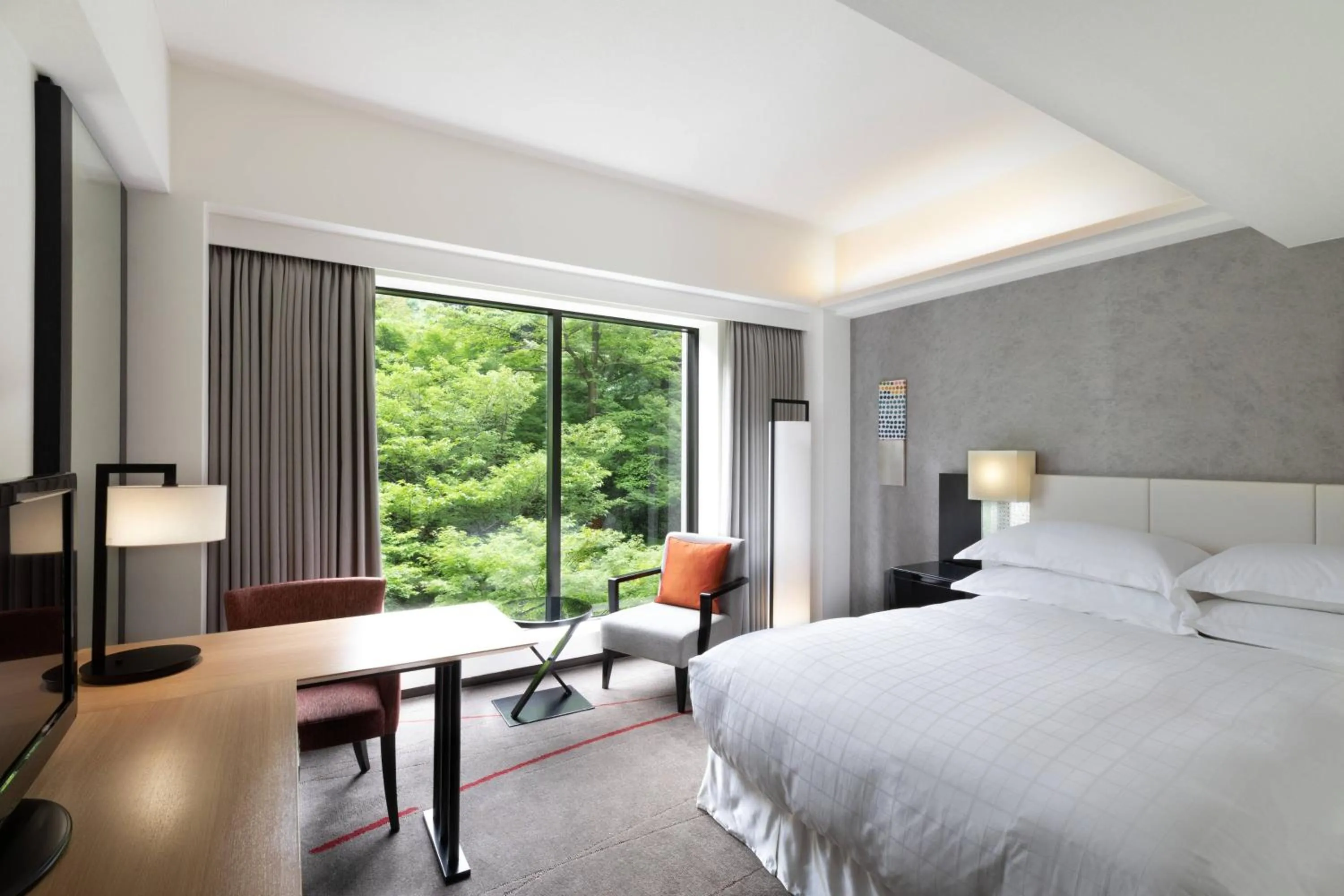 Photo of the whole room, Bed in Sheraton Miyako Hotel Tokyo