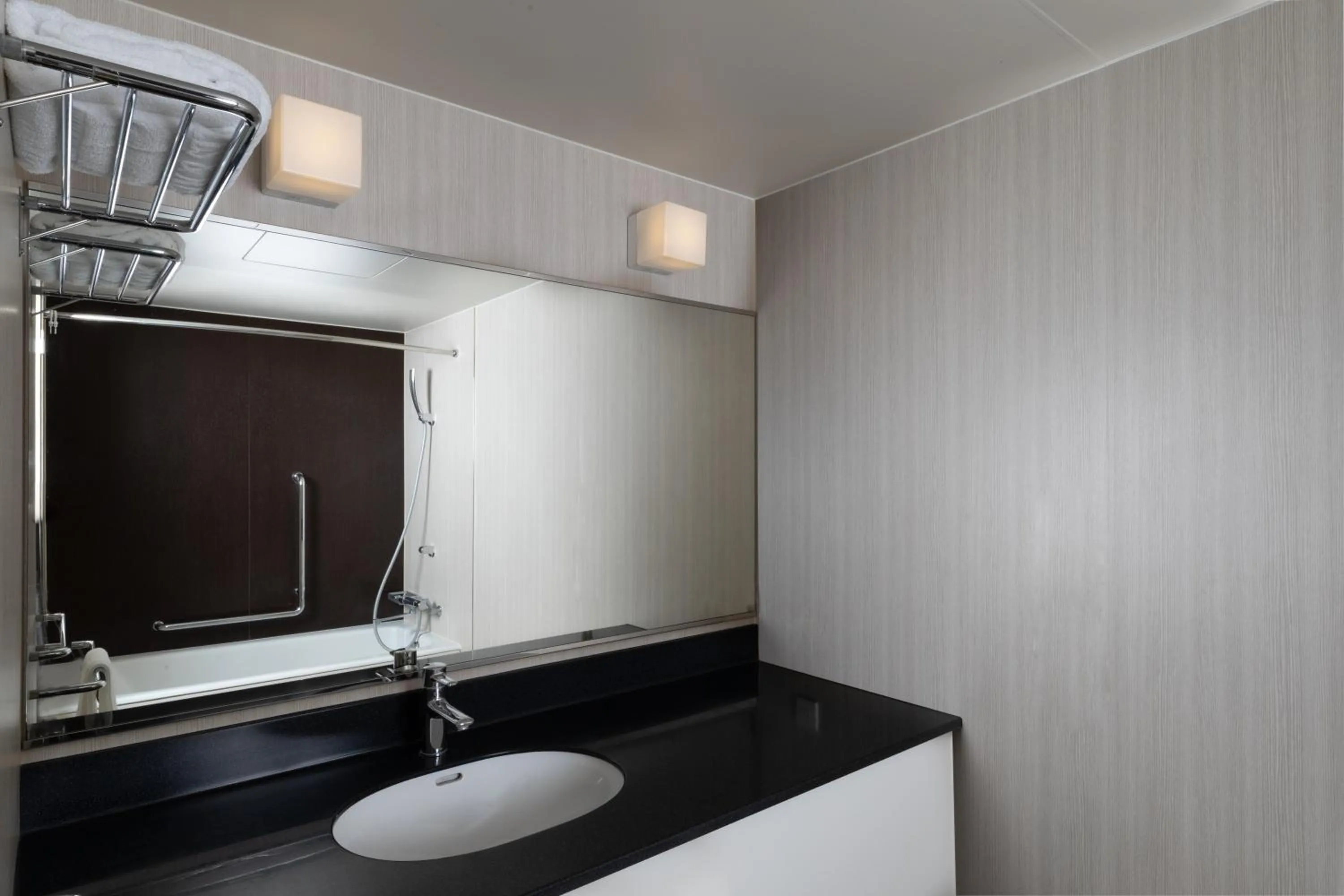 STANDARD MIYABI QUEEN, Club lounge access, Guest room - single occupancy in Sheraton Miyako Hotel Tokyo