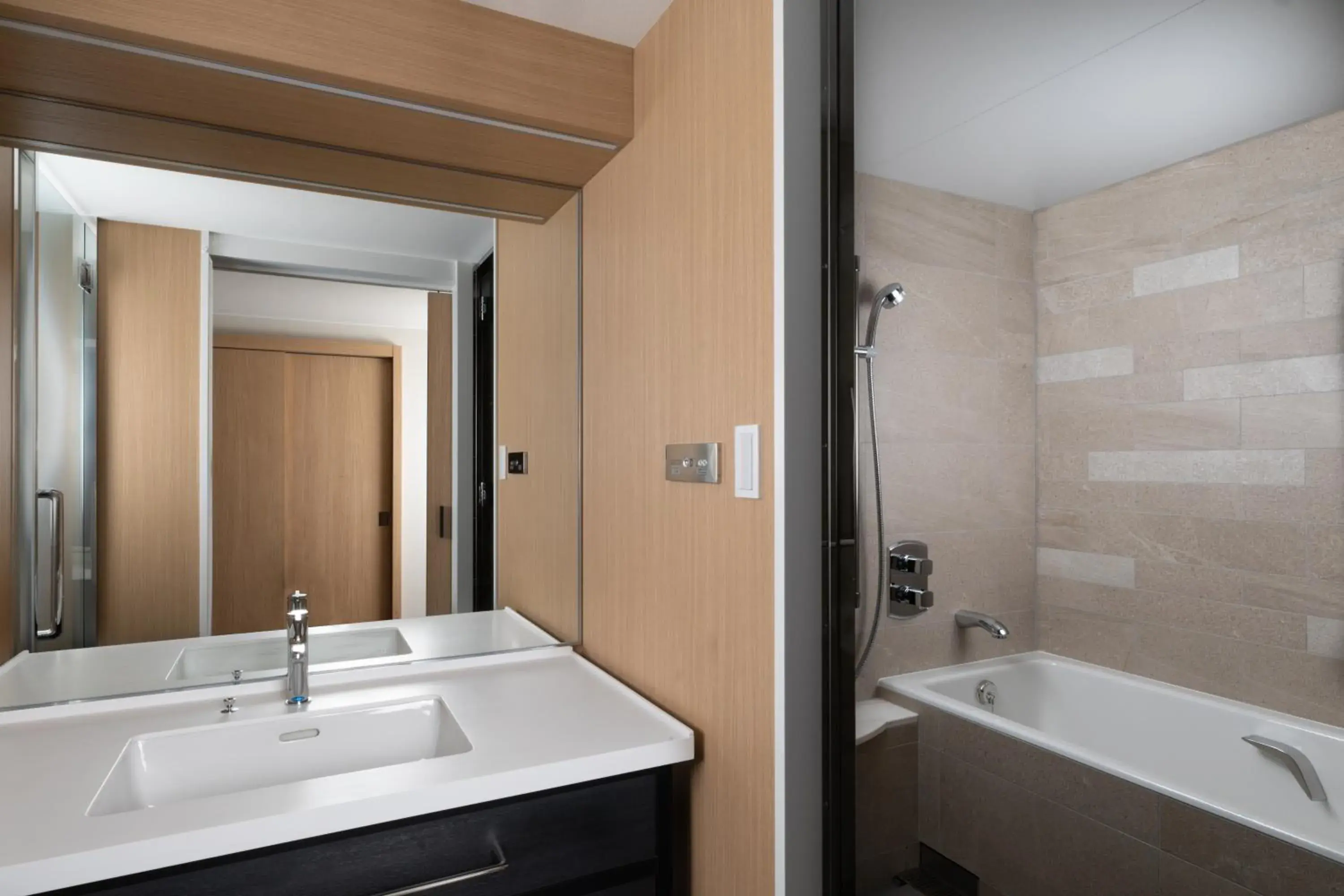 PREMIUM SUPERIOR, Guest room, 1 King in Sheraton Miyako Hotel Tokyo PREMIUM SUPERIOR, Guest room, 1 King in Sheraton Miyako Hotel Tokyo