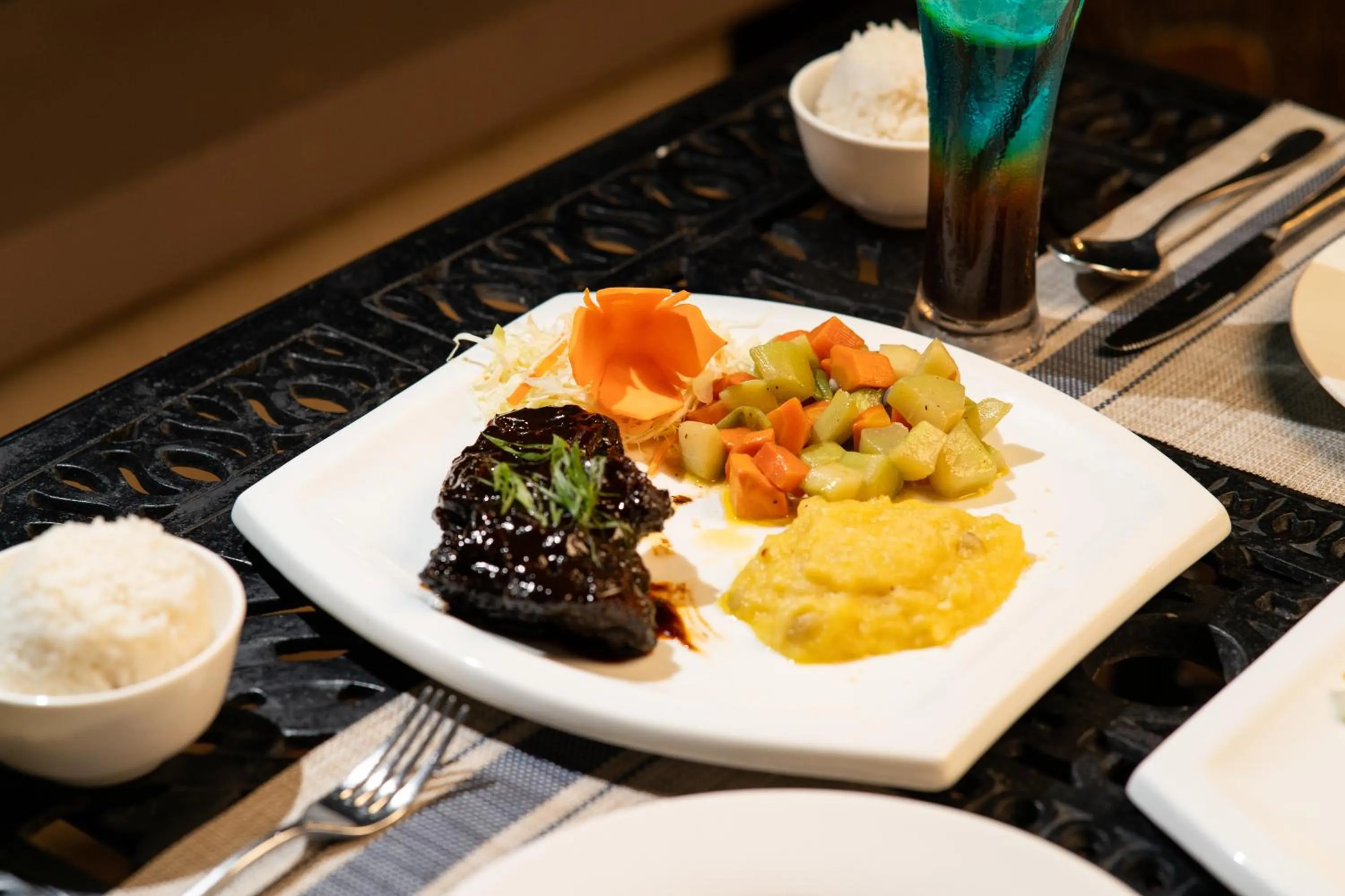 Restaurant/places to eat in Costa Palawan Resort