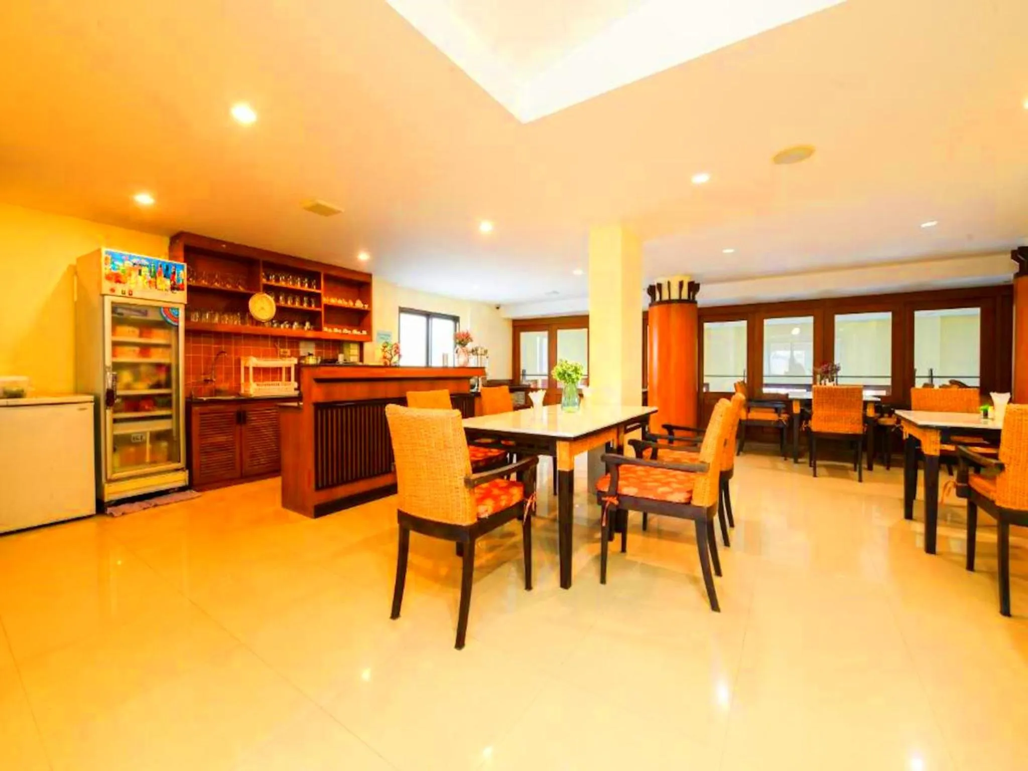 Restaurant/places to eat in Piyada Residence By TecHotels - Guest Friendly - Near to Beach, Famous Walking Street - Night Clubs , Bars & Discos