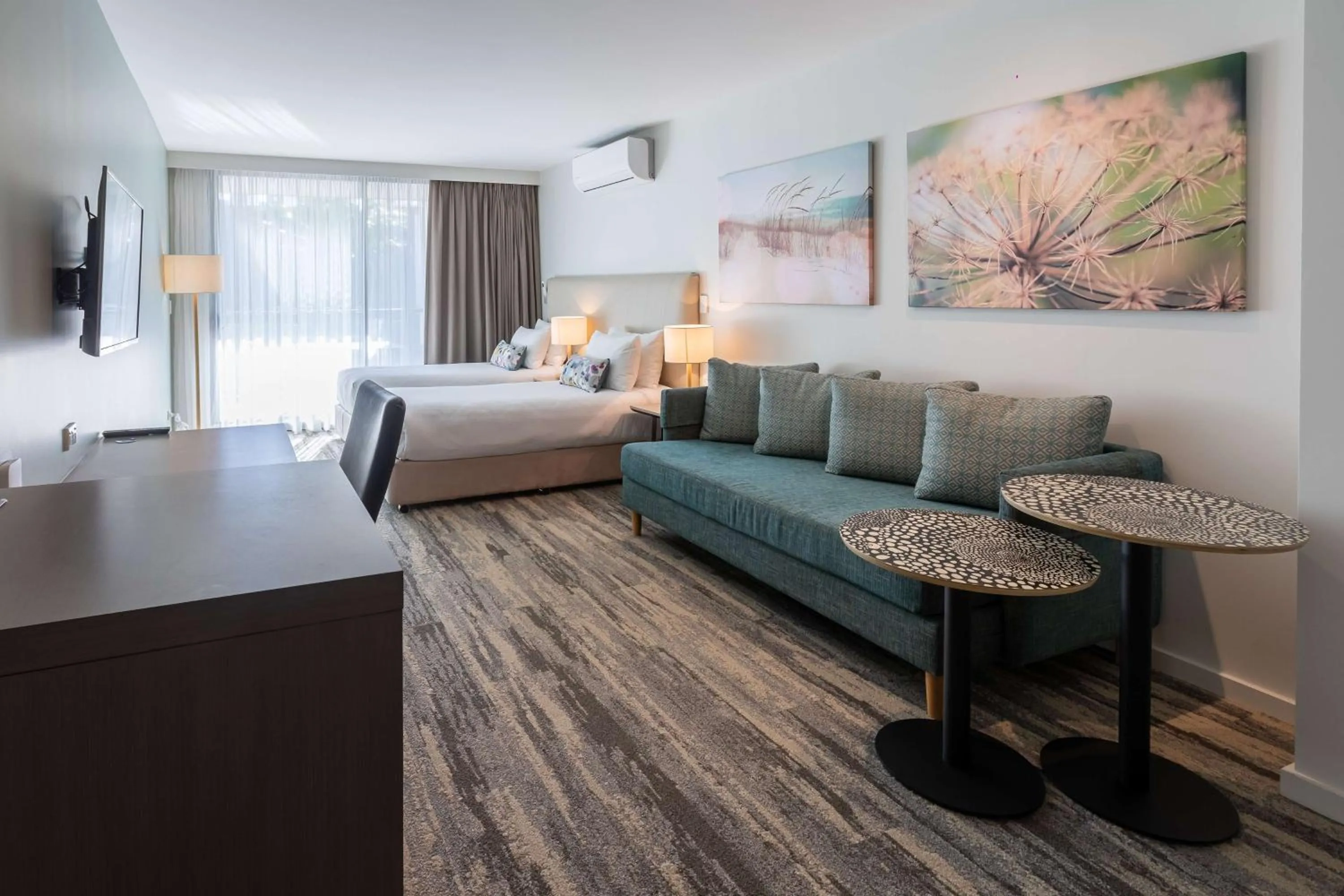 Photo of the whole room, Bed in Nightelier Narrabeen