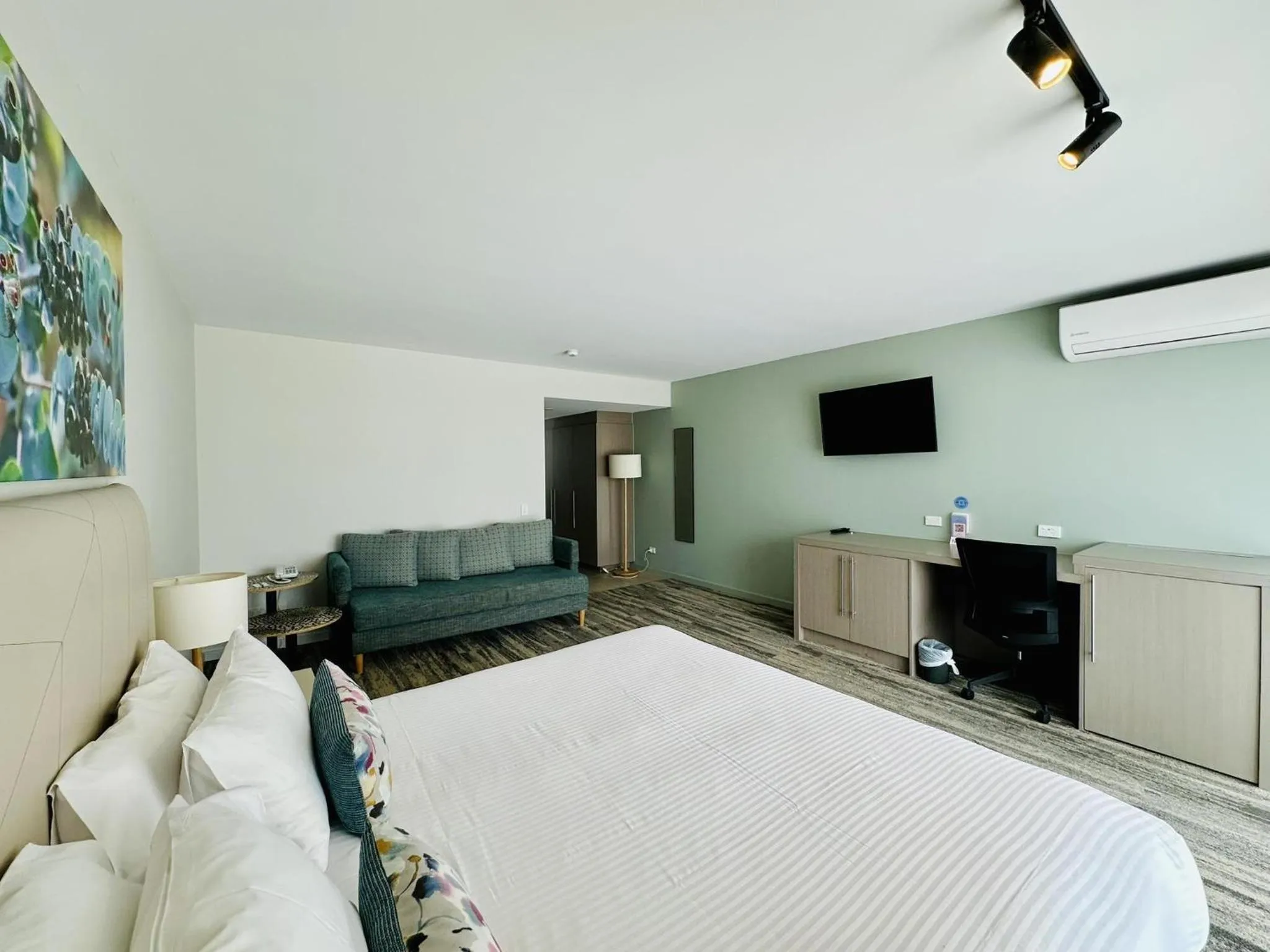 Bedroom, Bed in Nightelier Narrabeen