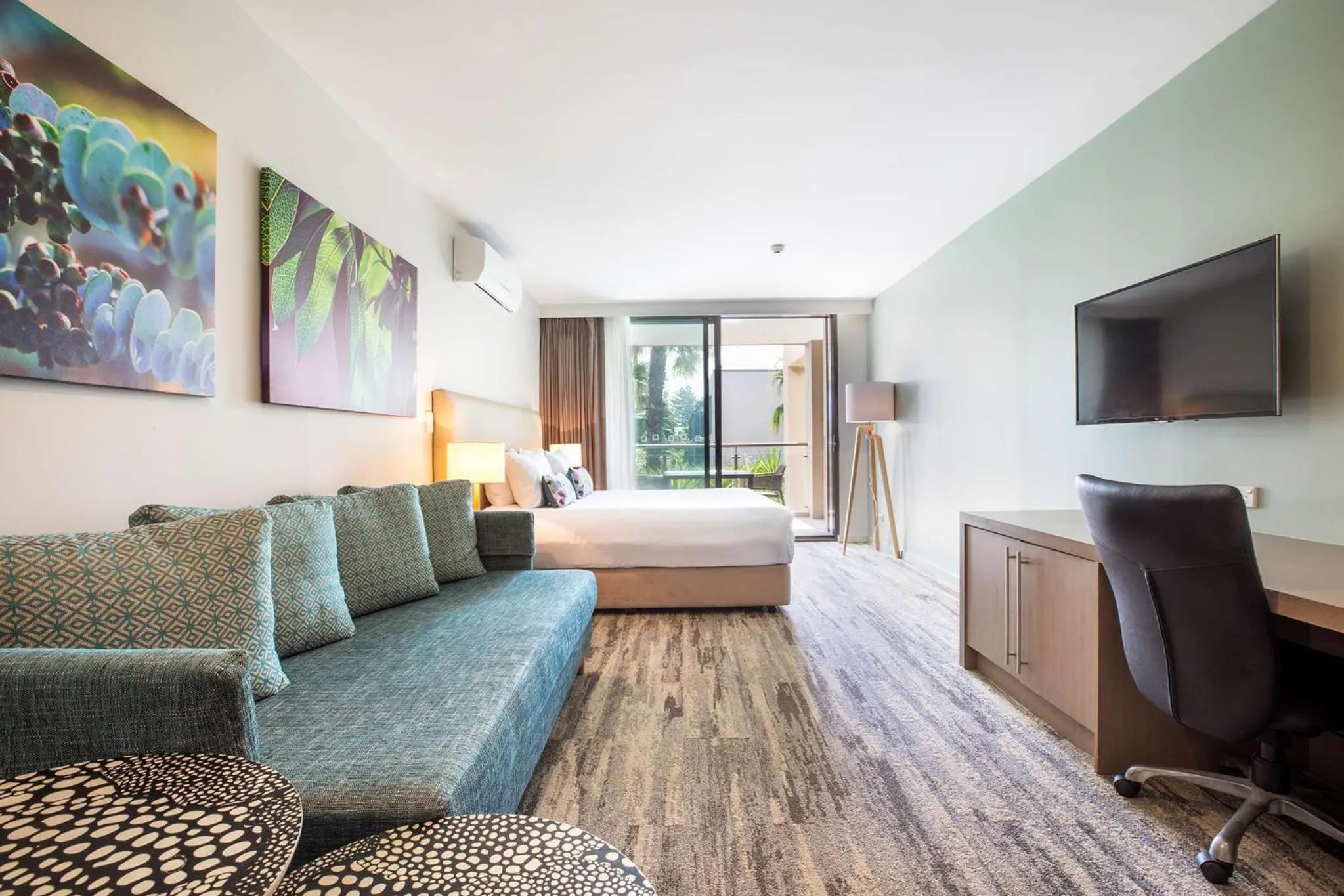 Photo of the whole room, Bed in Nightelier Narrabeen