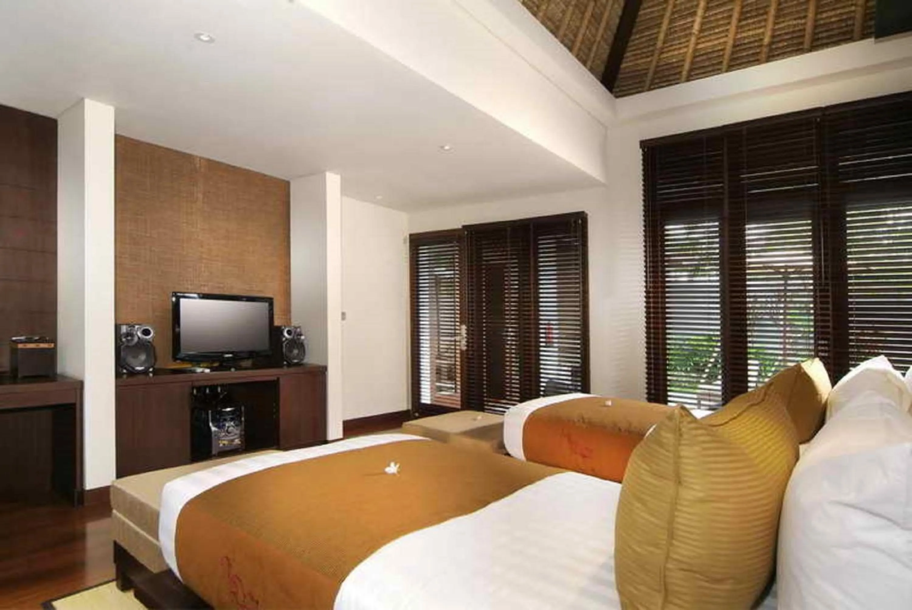 TV and multimedia, Bed in Villa Mahapala