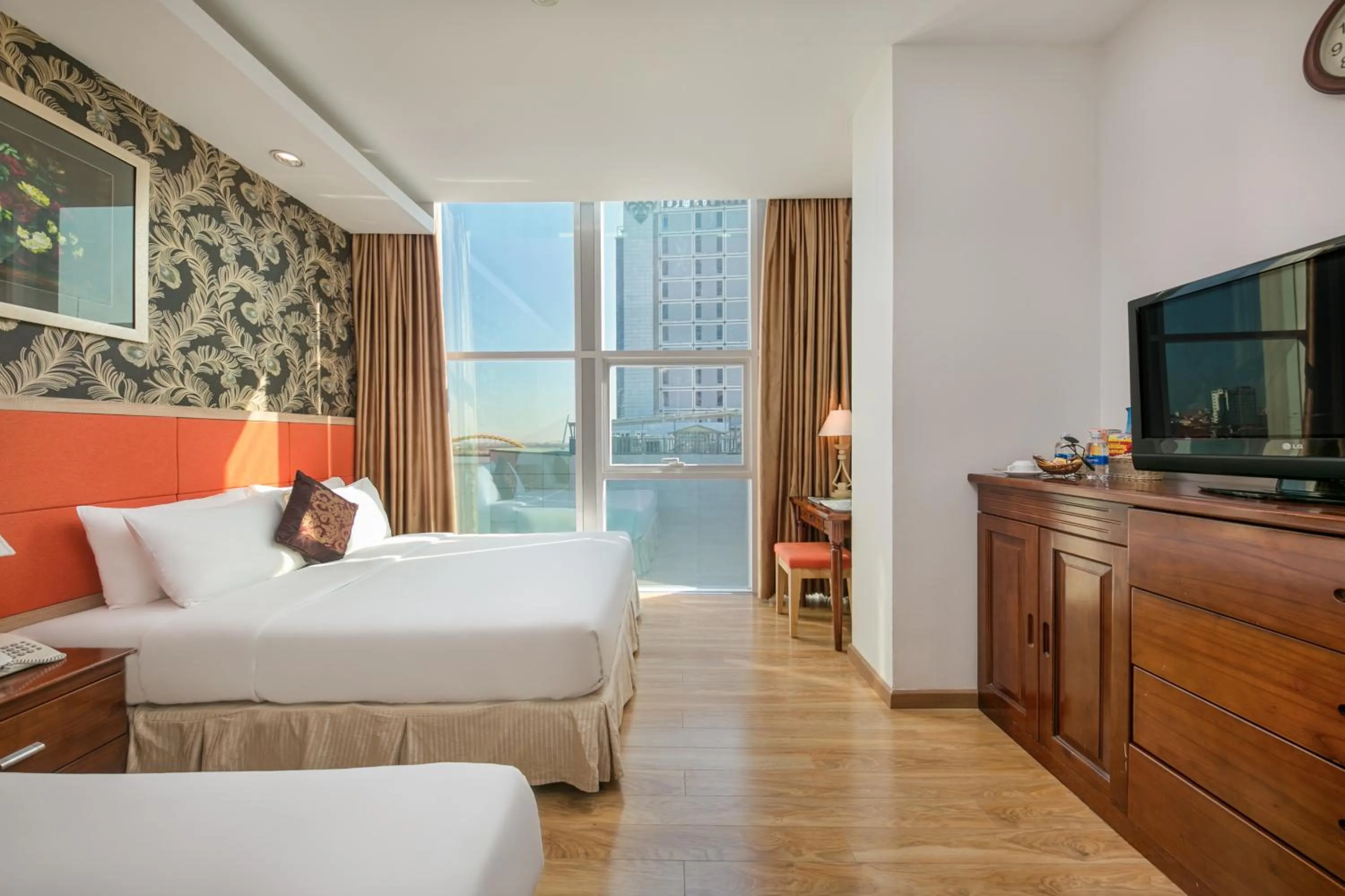 Photo of the whole room, Bed in Sun River Hotel