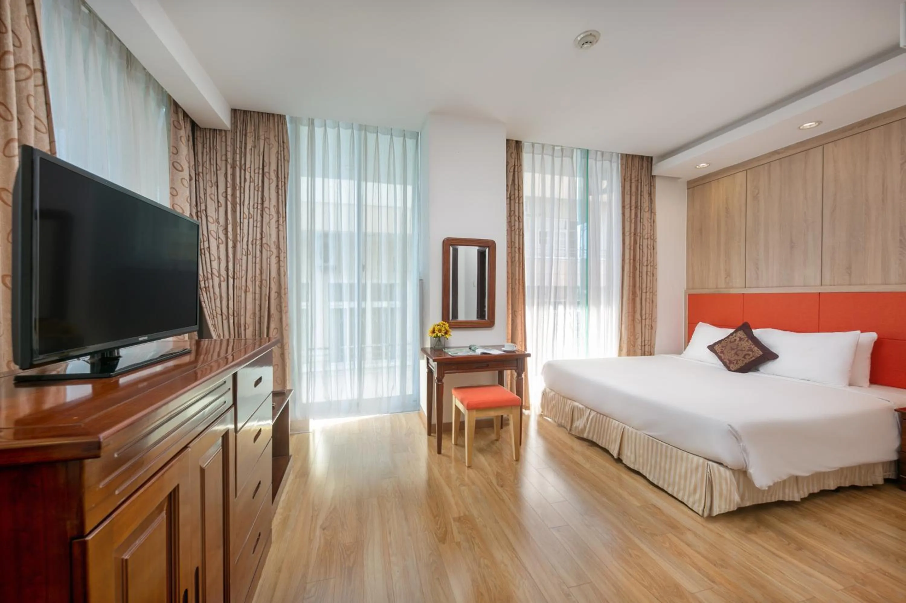 Photo of the whole room, Bed in Sun River Hotel