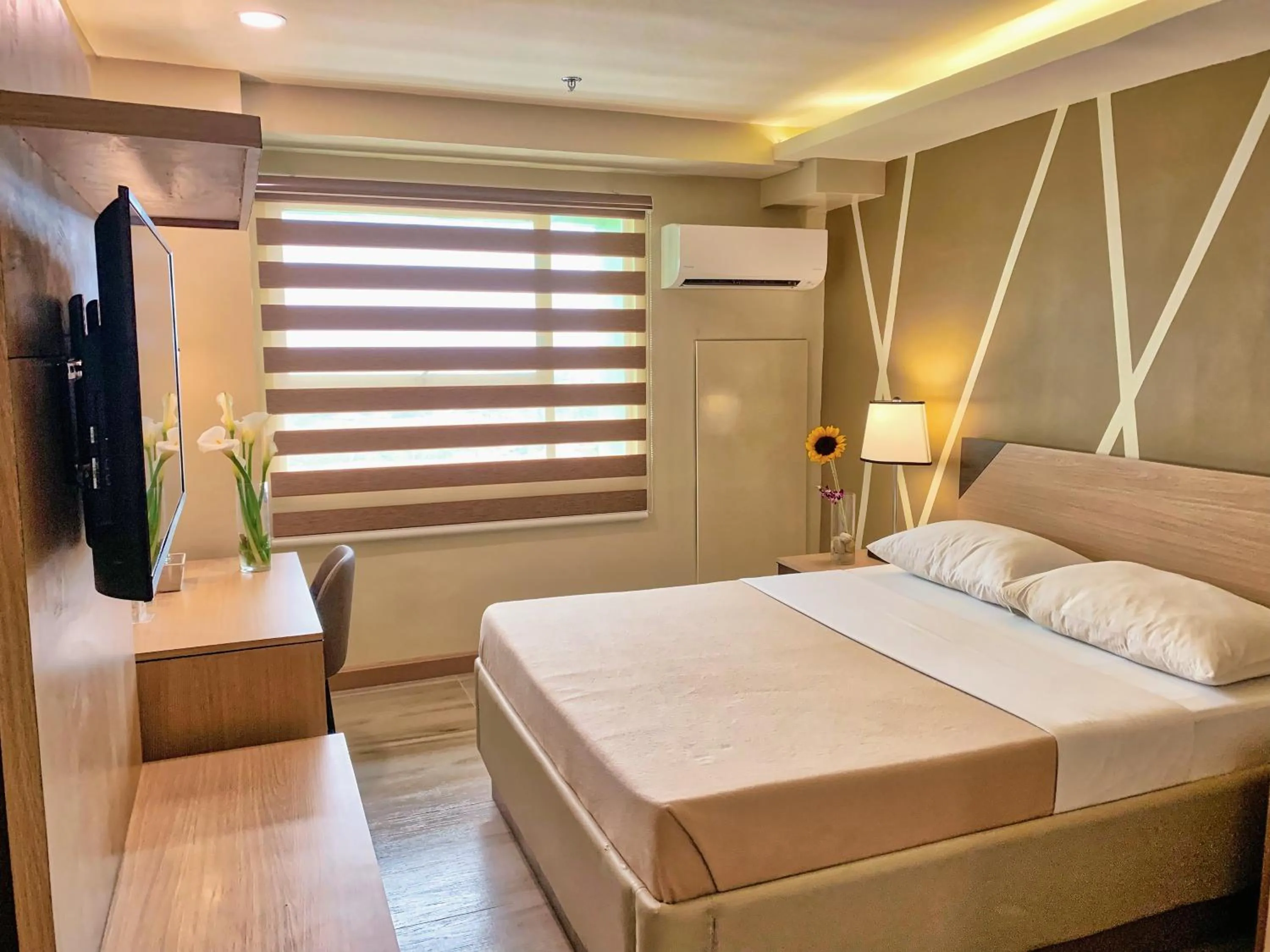 Photo of the whole room, Bed in New Dawn Hotel Plus