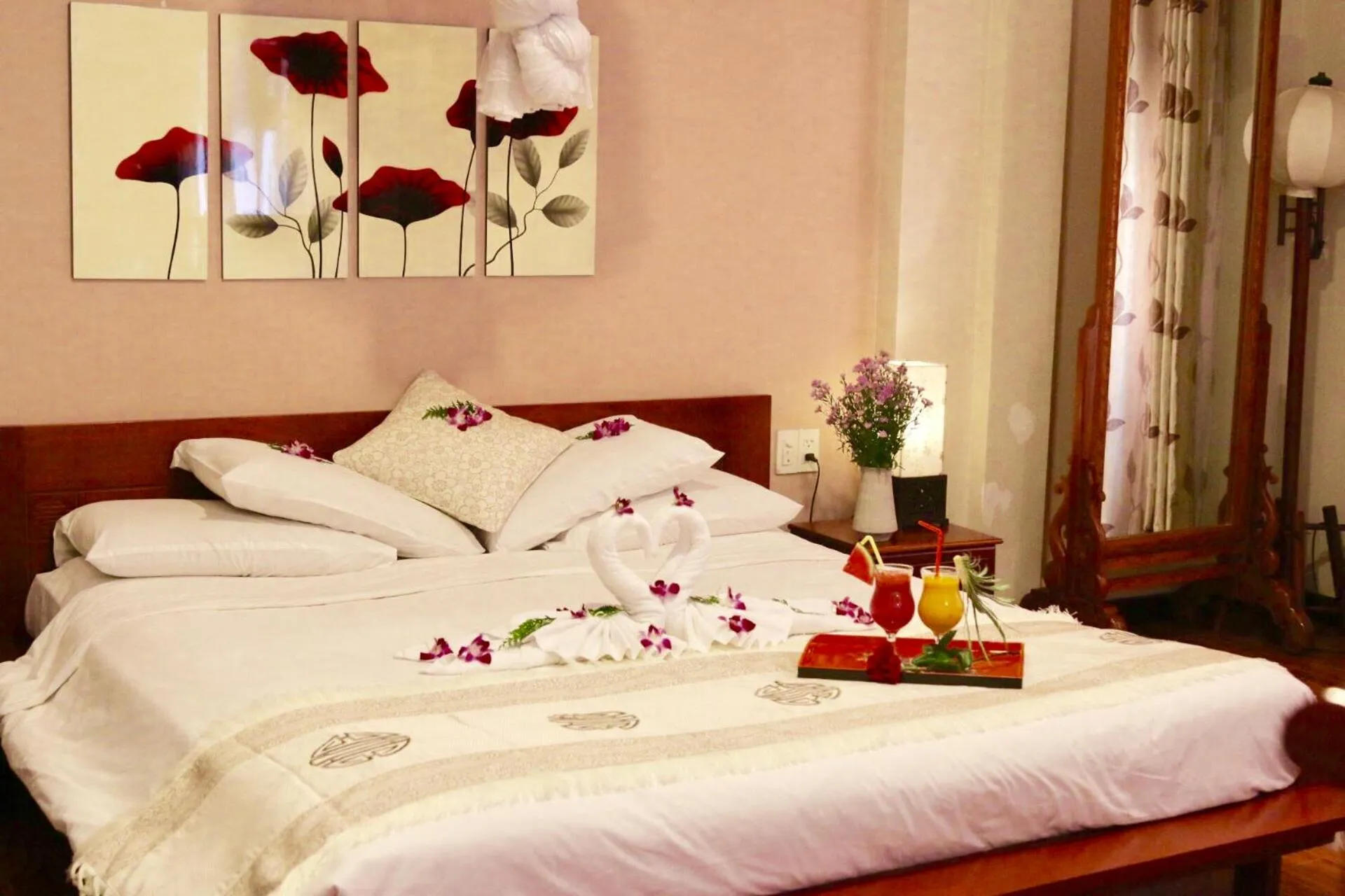 Bed in Long Life Riverside Hotel