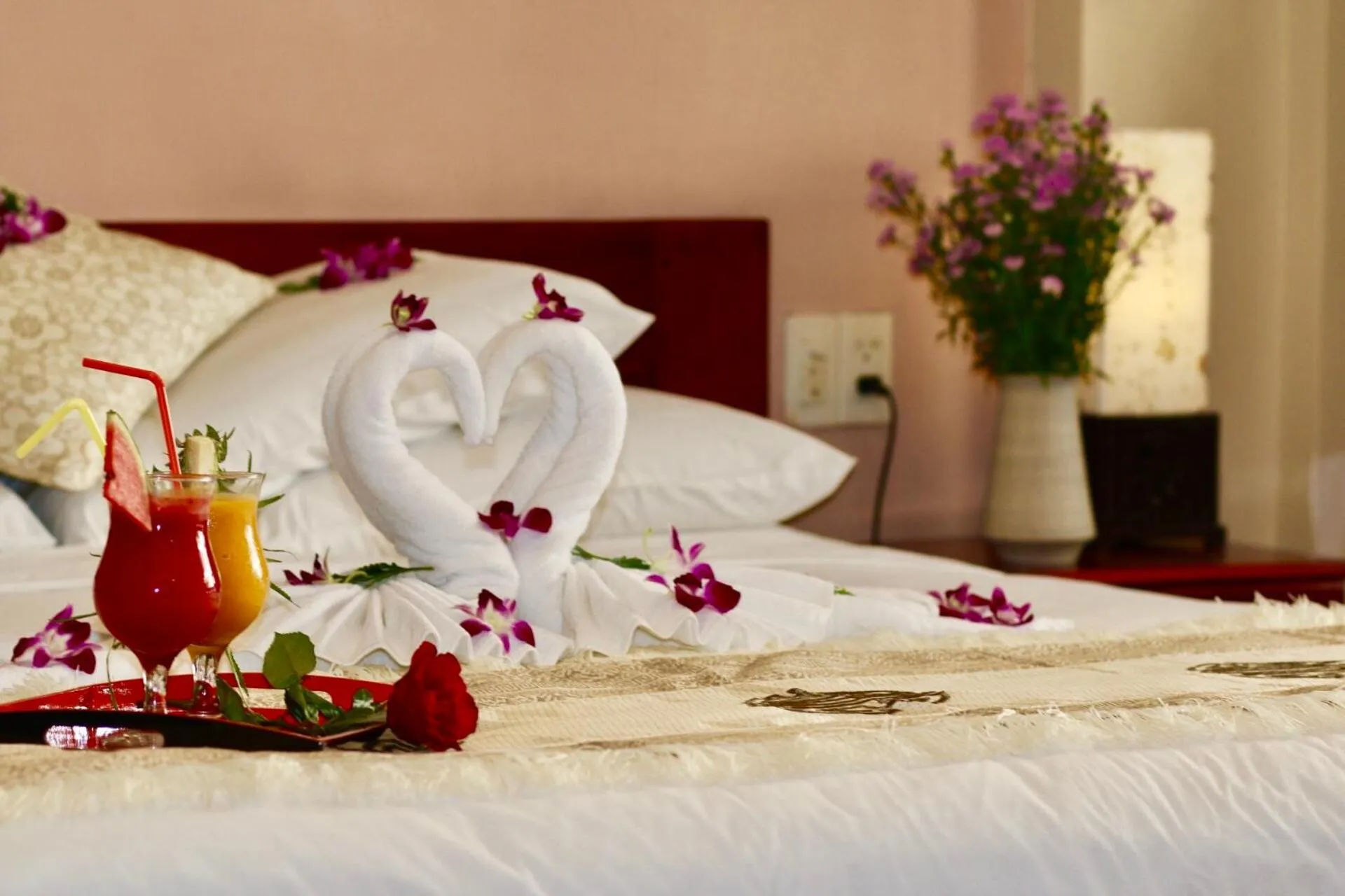 Bed in Long Life Riverside Hotel