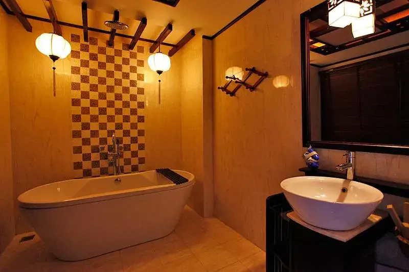 Deluxe Double or Twin Room with City View in Long Life Riverside Hotel Deluxe Double or Twin Room with City View in Long Life Riverside Hotel