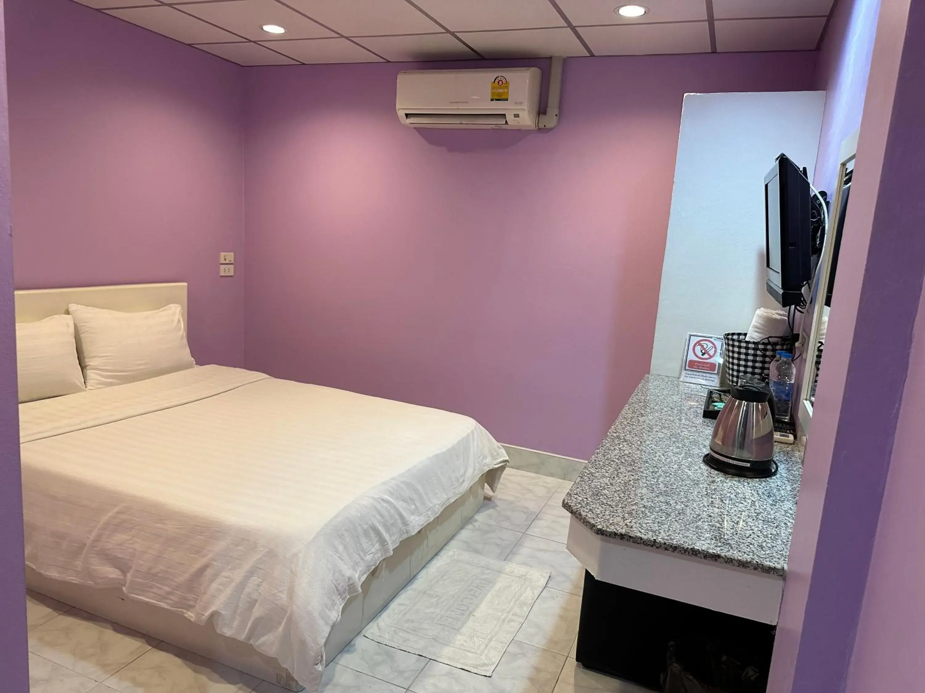 Budget Double Room in Baan Keang Talay Cha Am Budget Double Room in Baan Keang Talay Cha Am