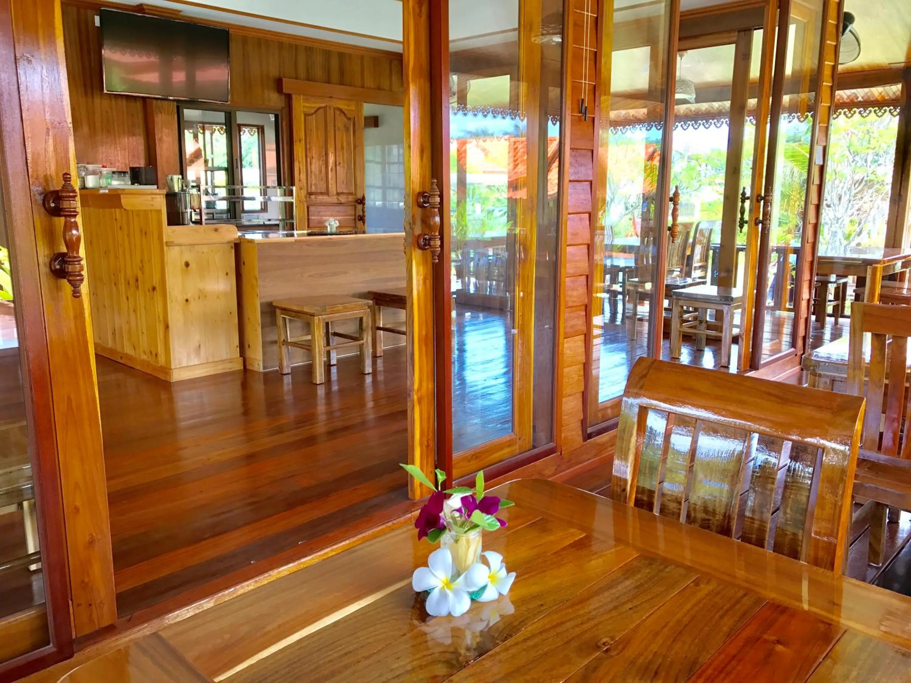 Restaurant/places to eat in Thai House Resort