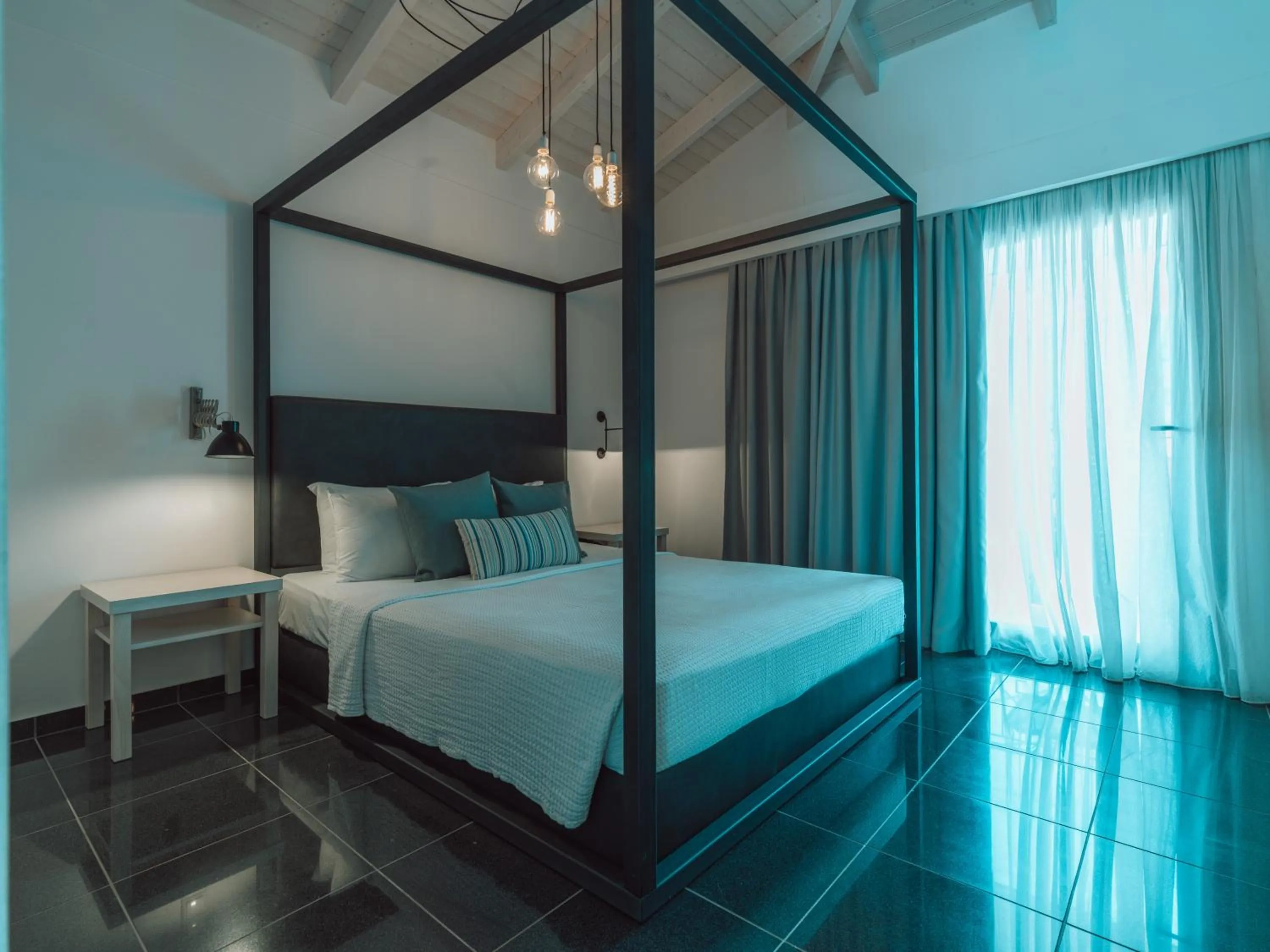 Bedroom, Bed in Dracos Hotel