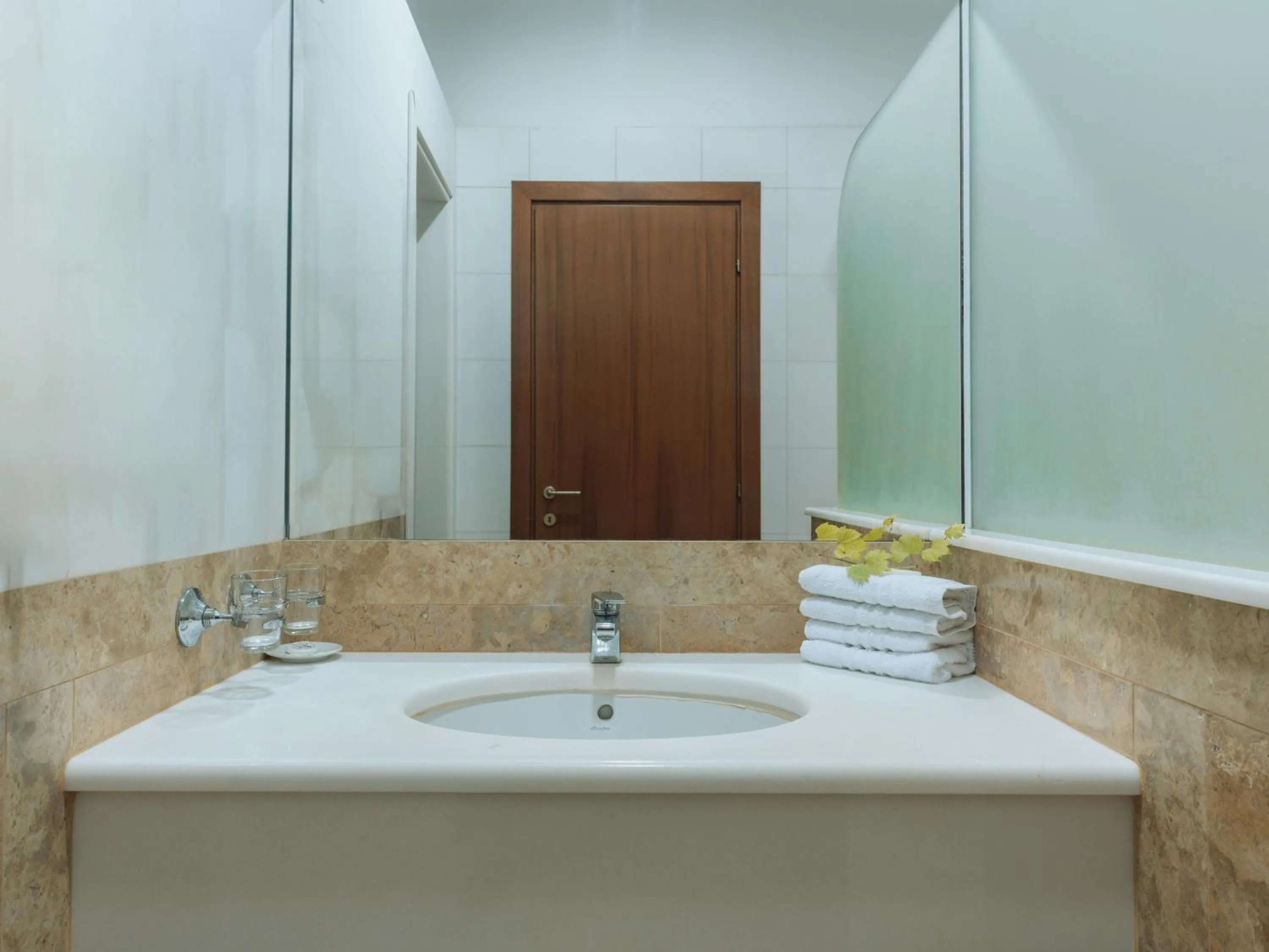 Bathroom in Dracos Hotel