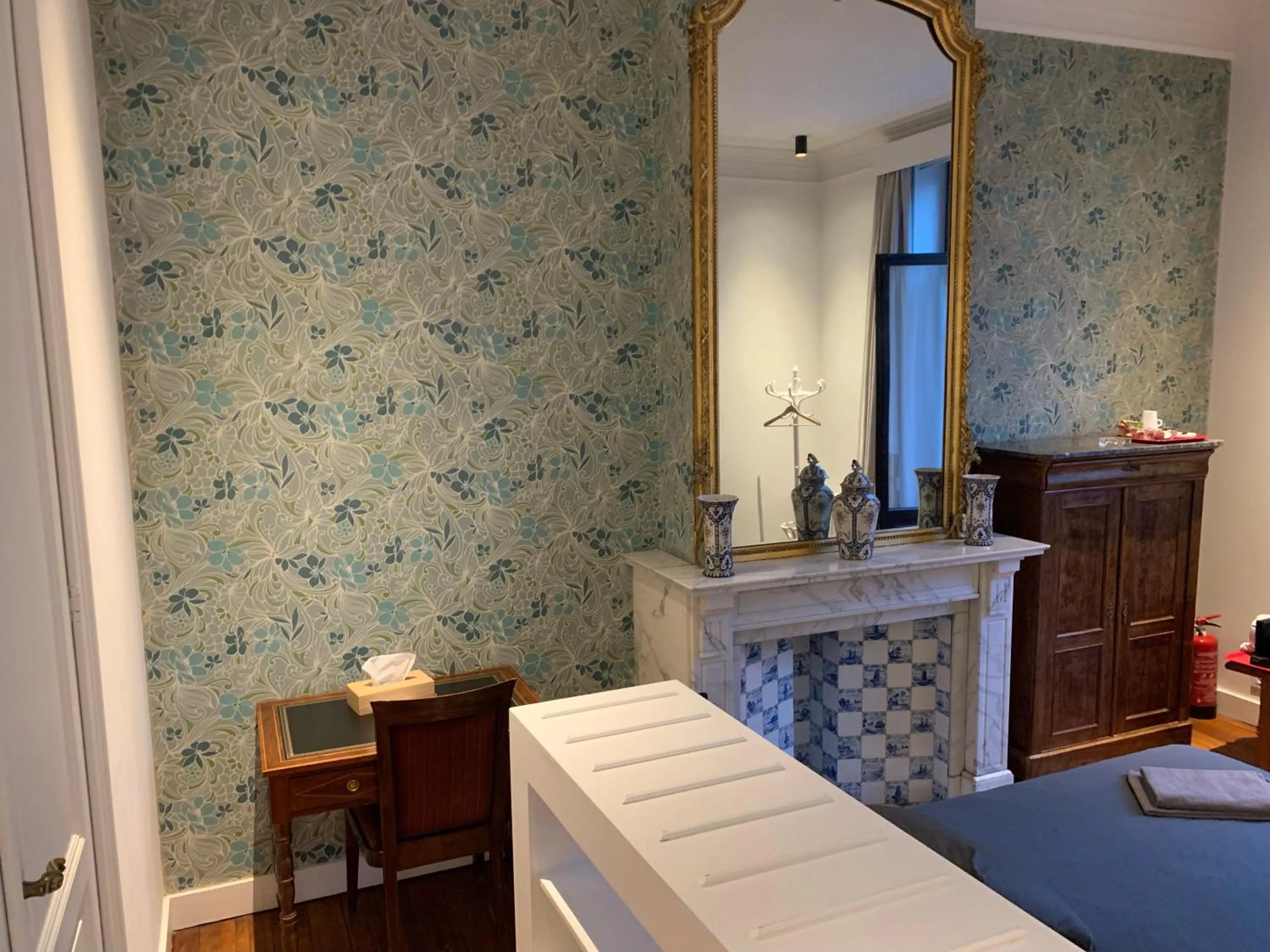 Bed in Albert Molière