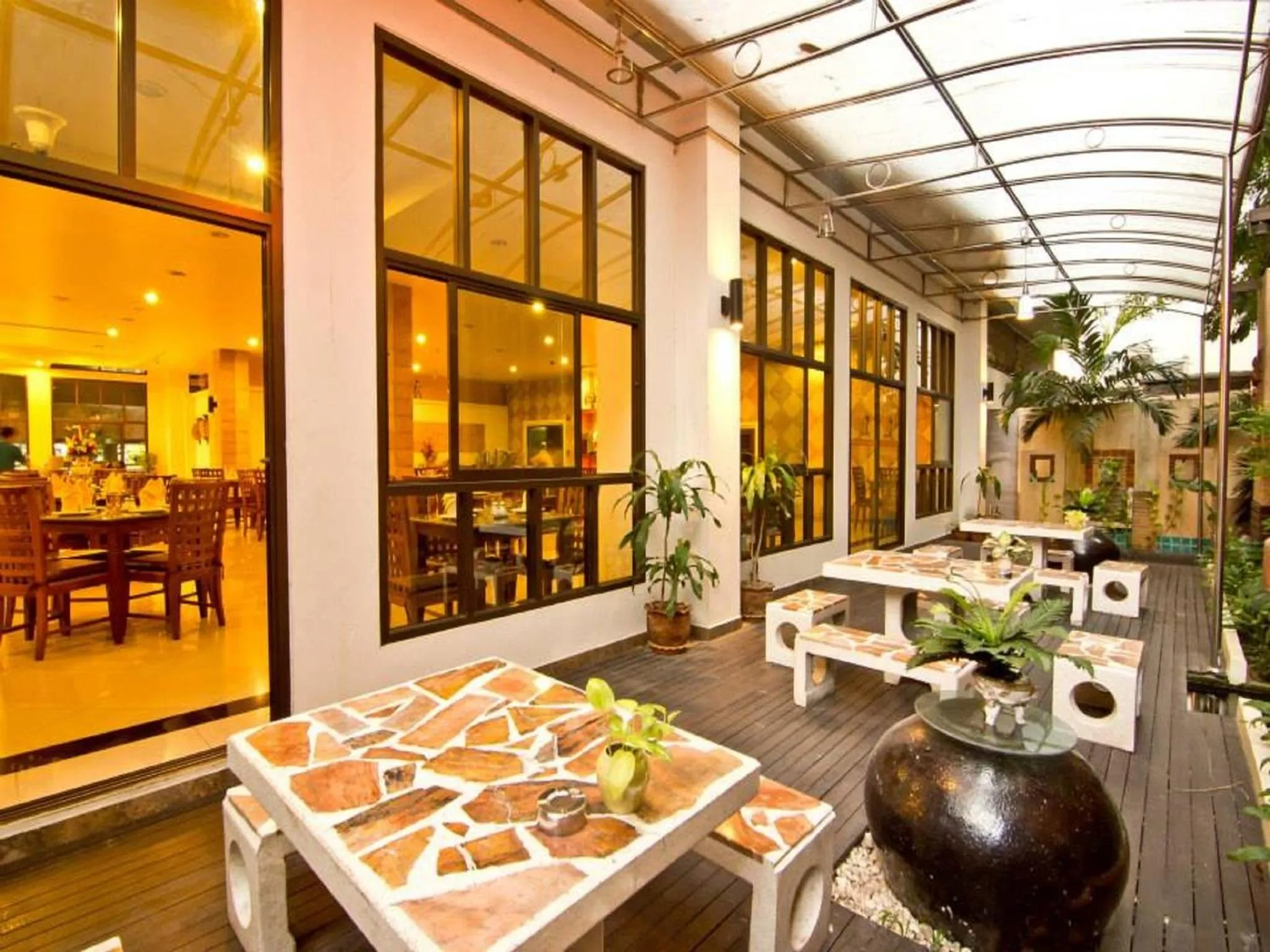 Restaurant/places to eat in Best Beach Villa