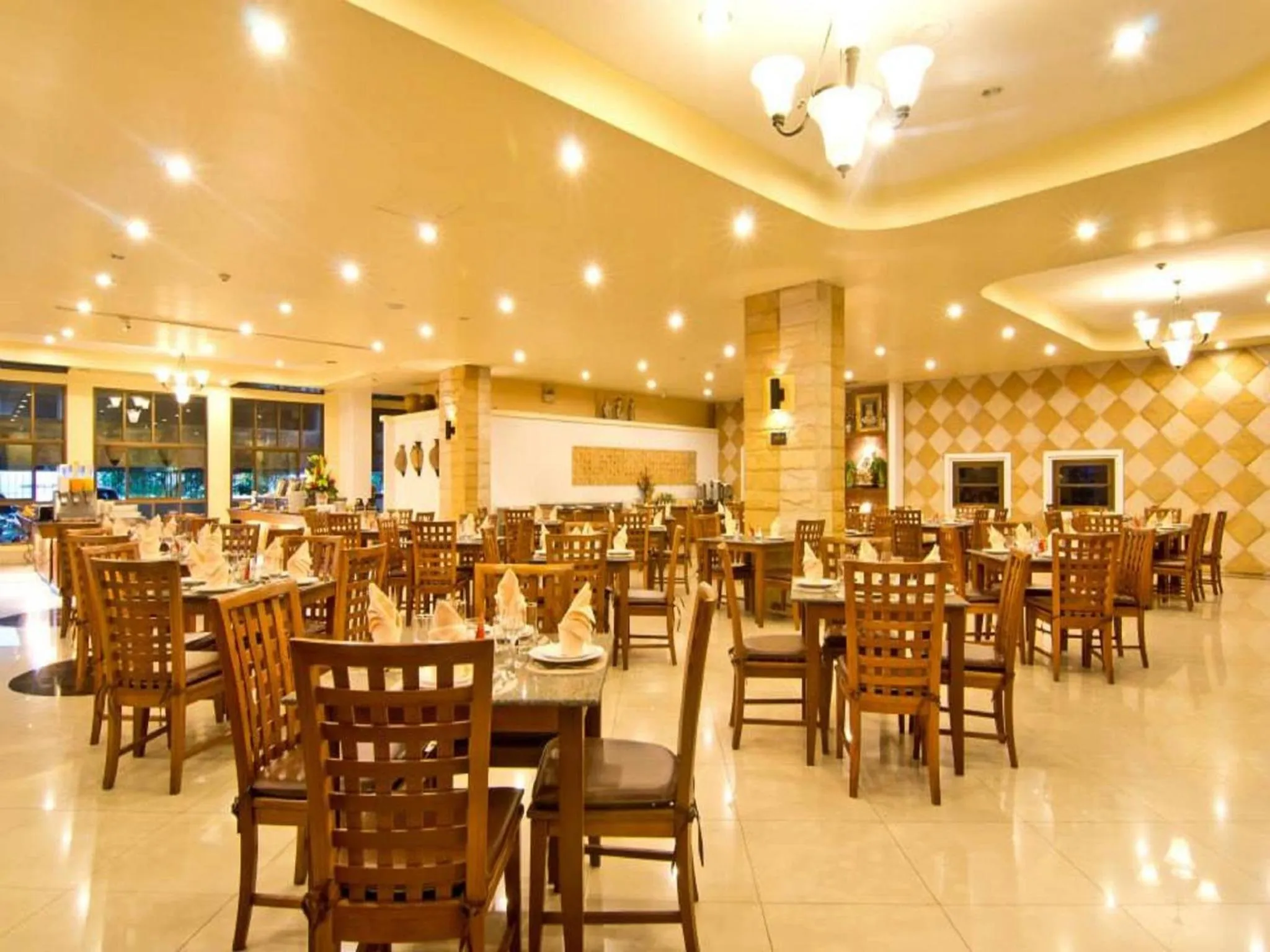 Restaurant/places to eat in Best Beach Villa