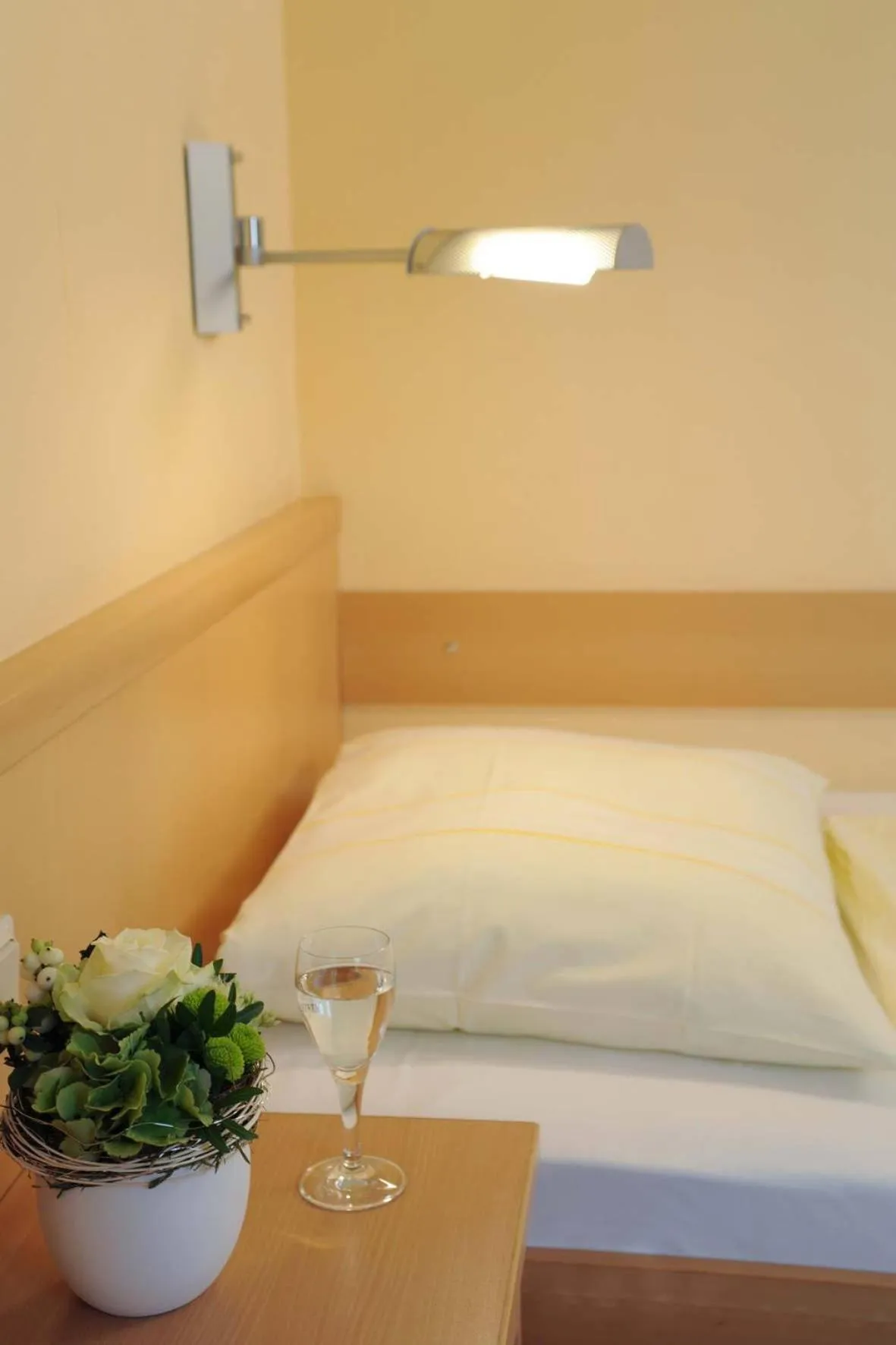 Bed in Hotel & Restaurant Hugenottengarten