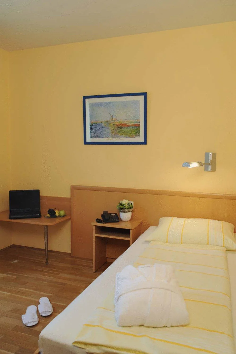 Bed in Hotel & Restaurant Hugenottengarten