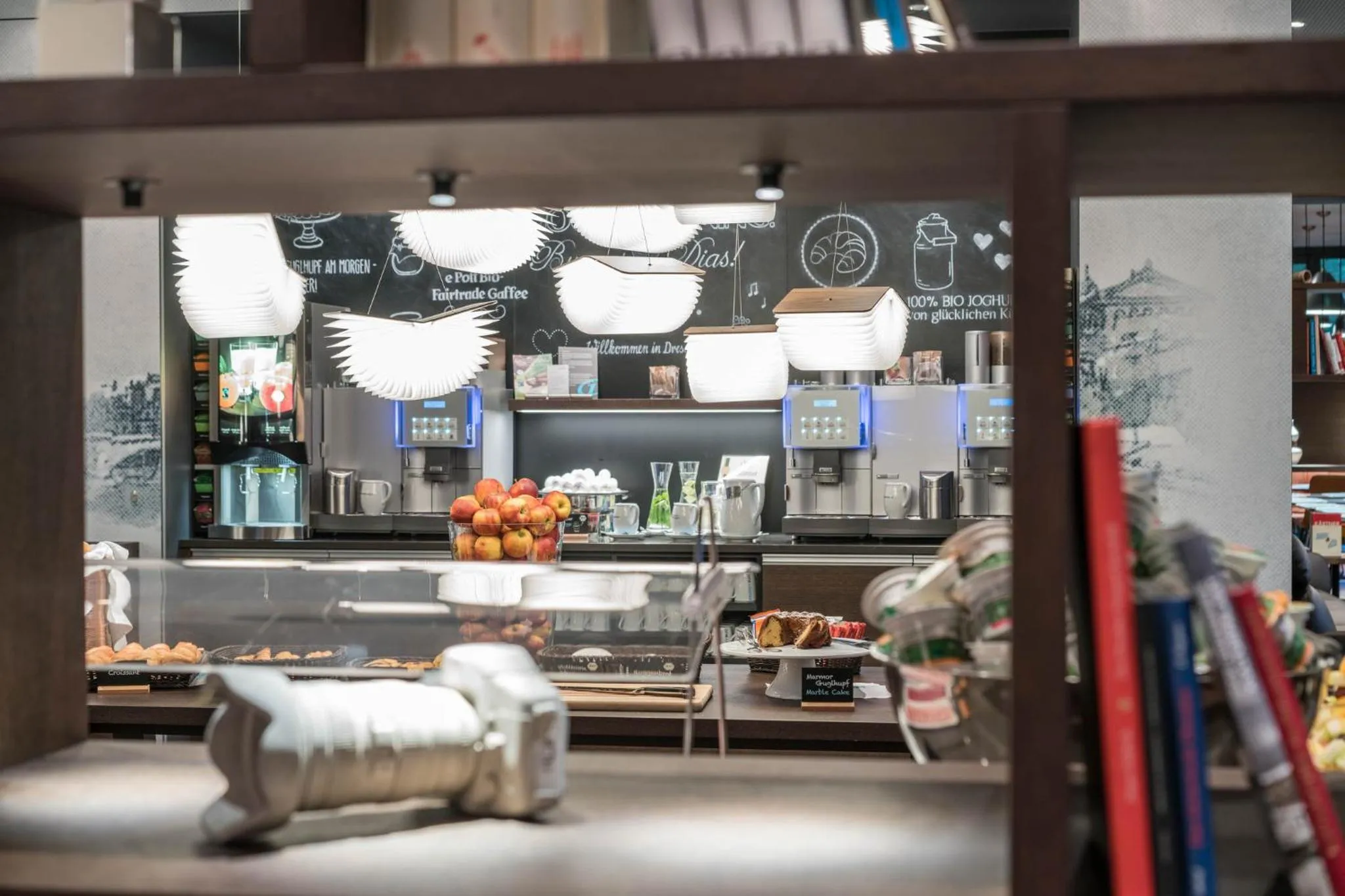 Lounge or bar in Motel One Dresden - Palaisplatz