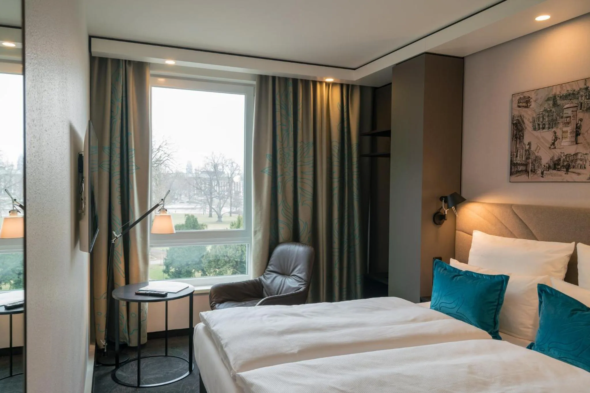 Property building, Bed in Motel One Dresden - Palaisplatz