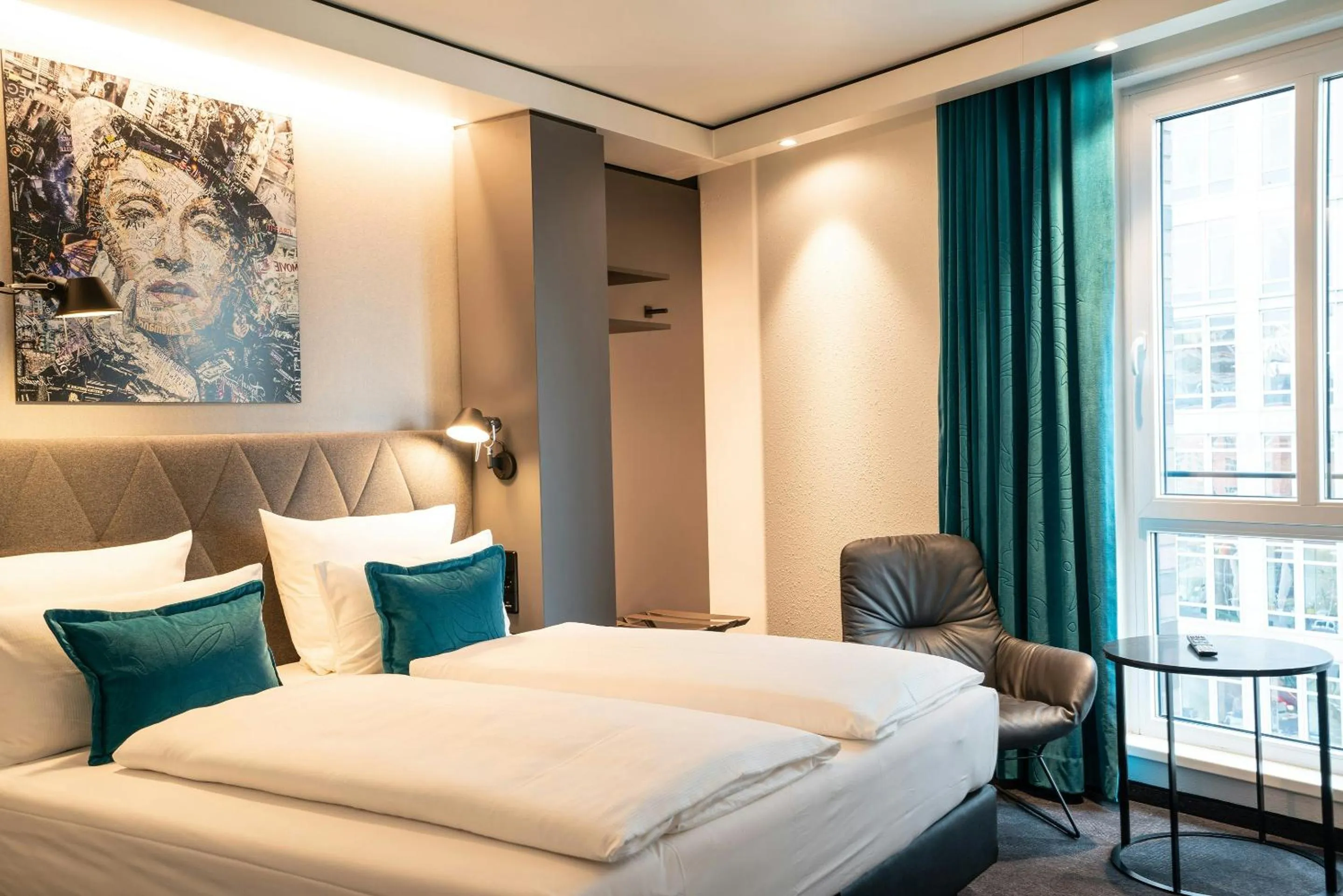 Photo of the whole room, Bed in Motel One Berlin-Spittelmarkt