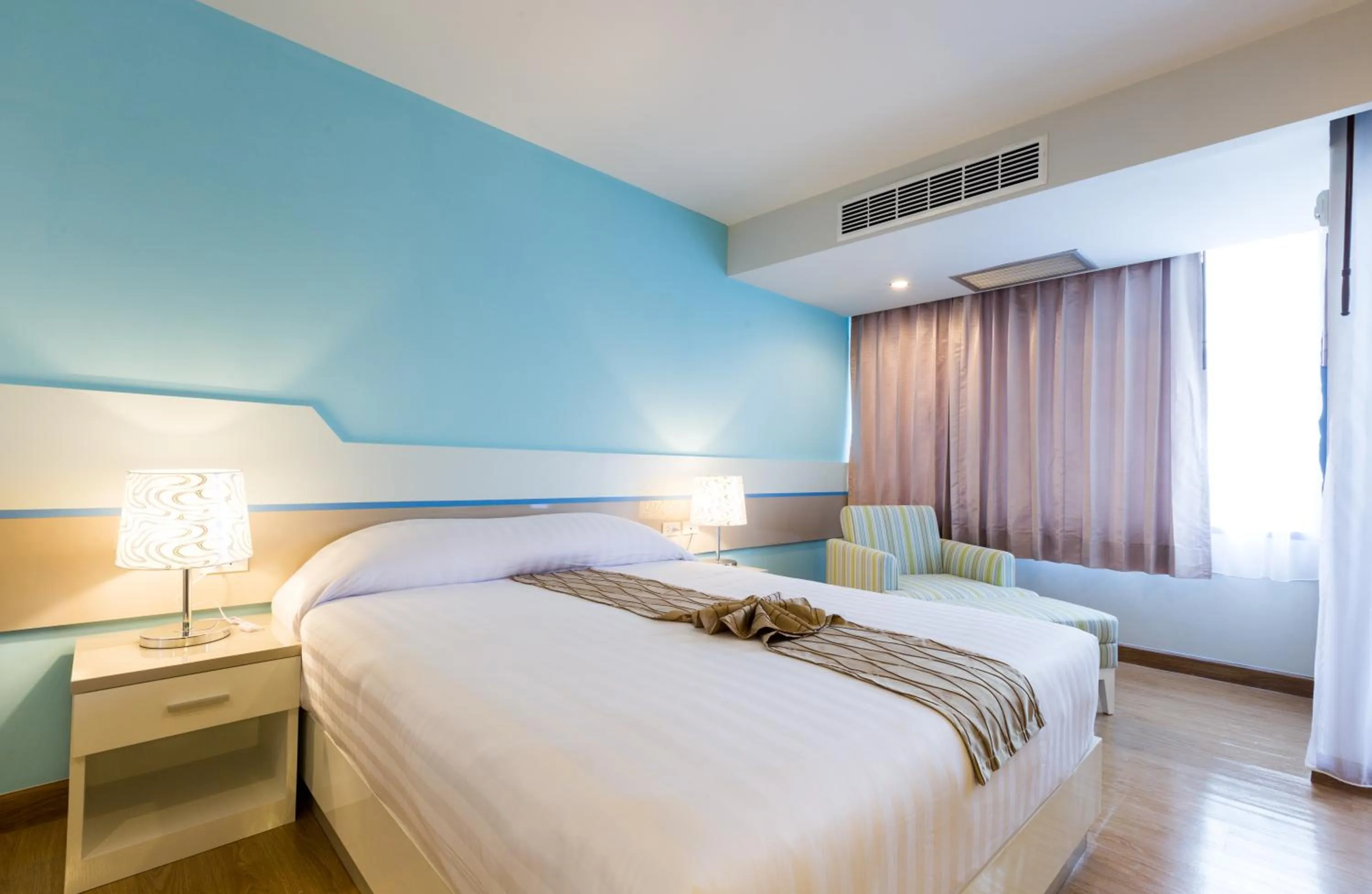 Bedroom, Bed in Asia Airport Hotel