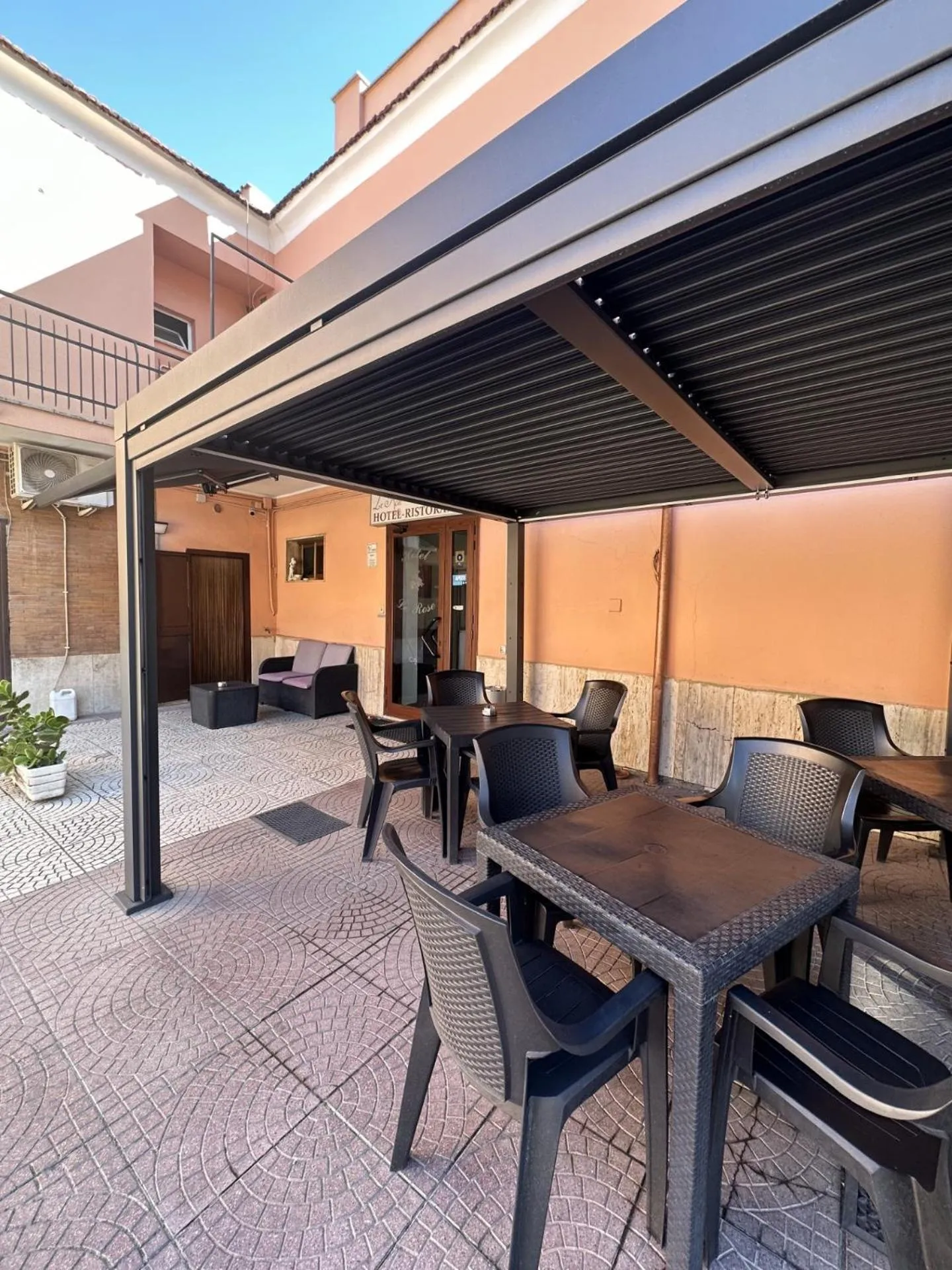 Property building in Hotel Le Rose