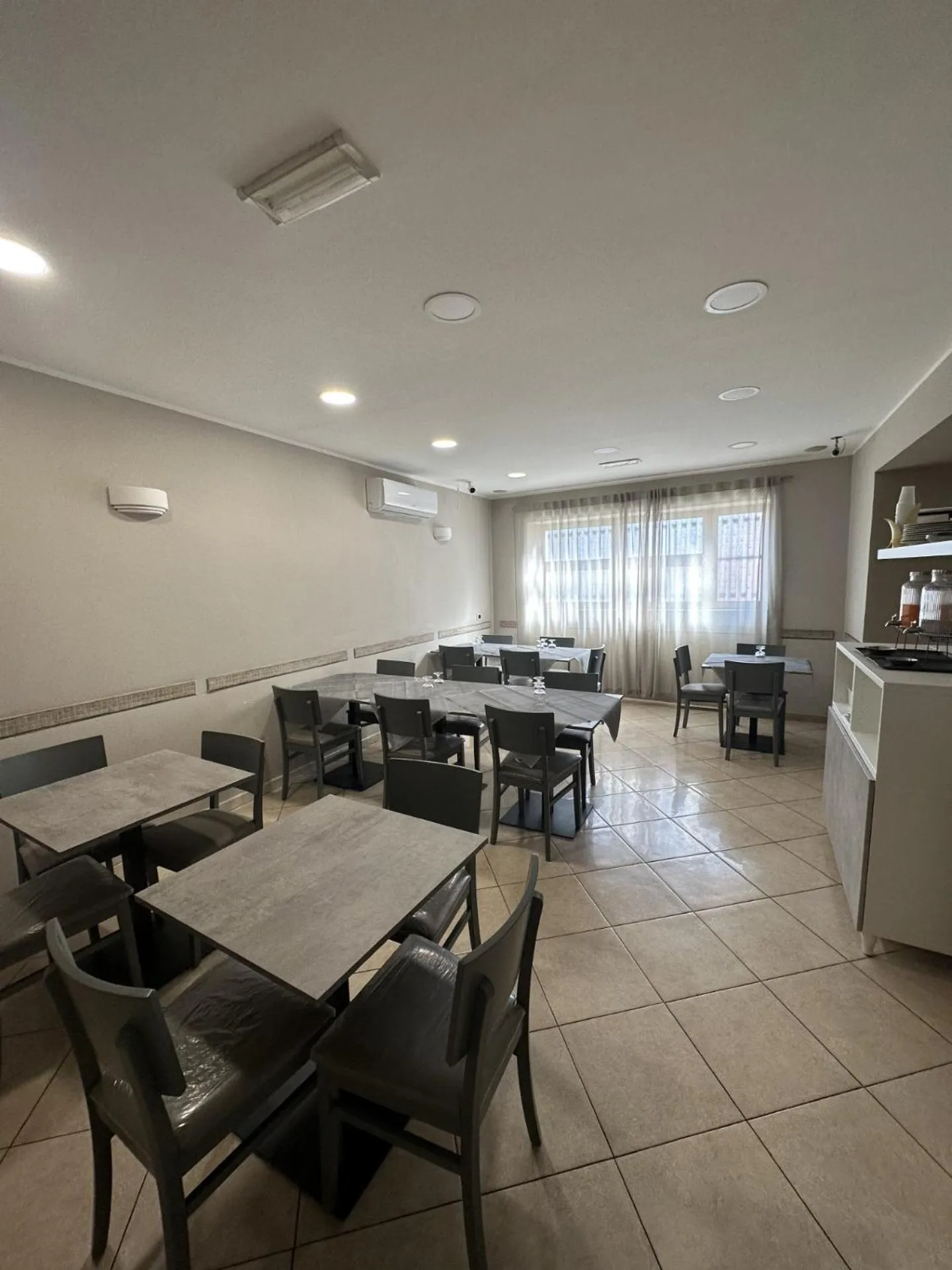 Restaurant/places to eat in Hotel Le Rose