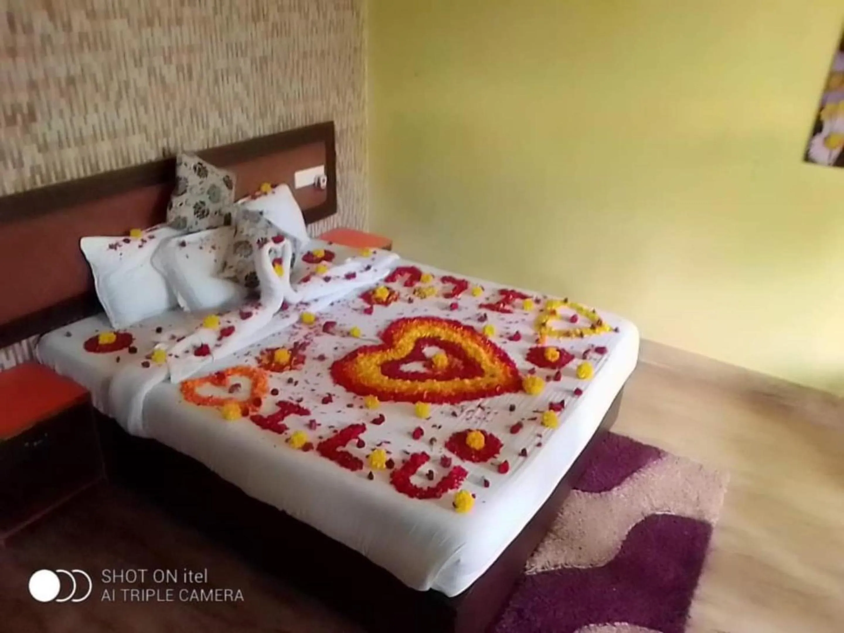 Bed in Gold India Beach Resort