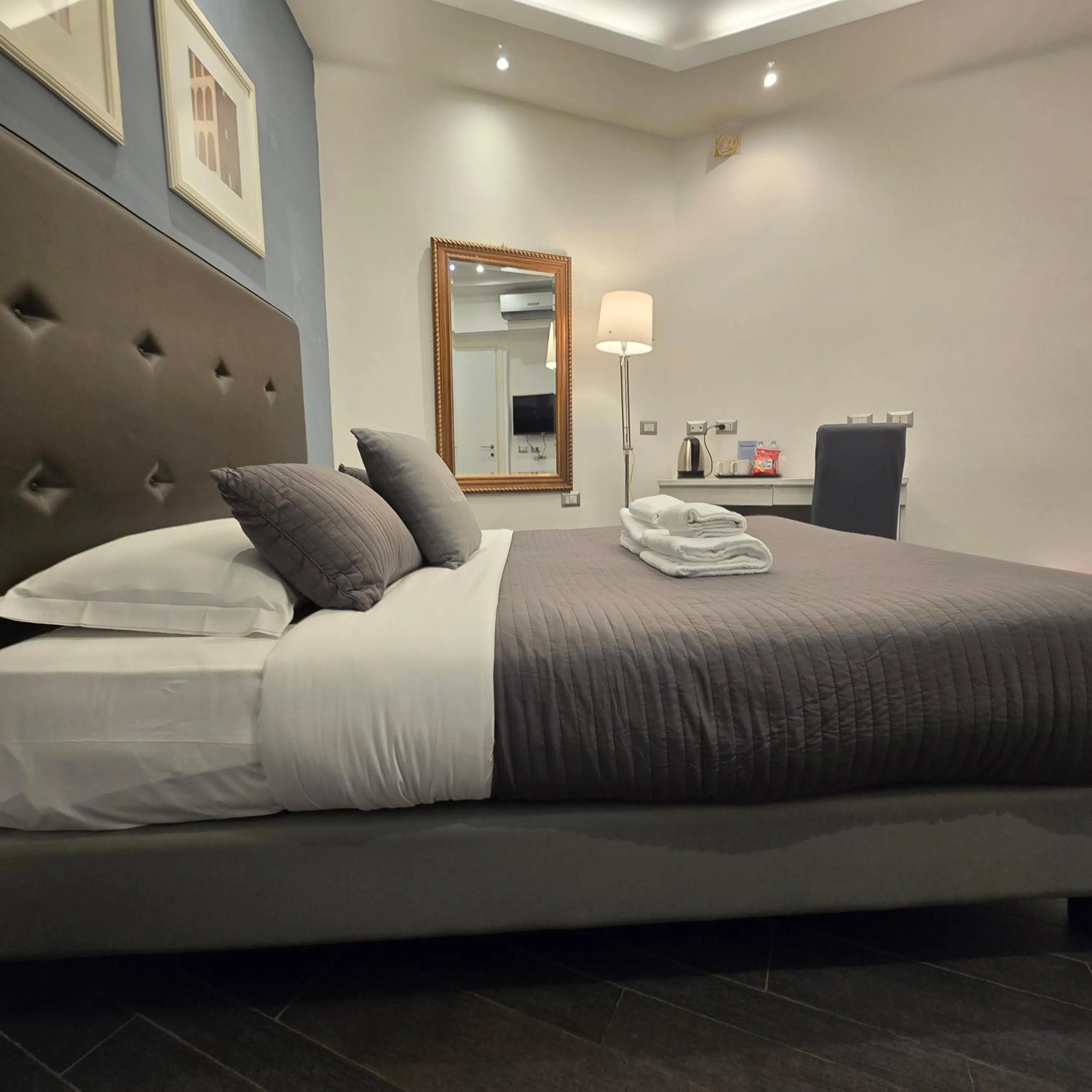 Decorative detail, Bed in B&B Home 77