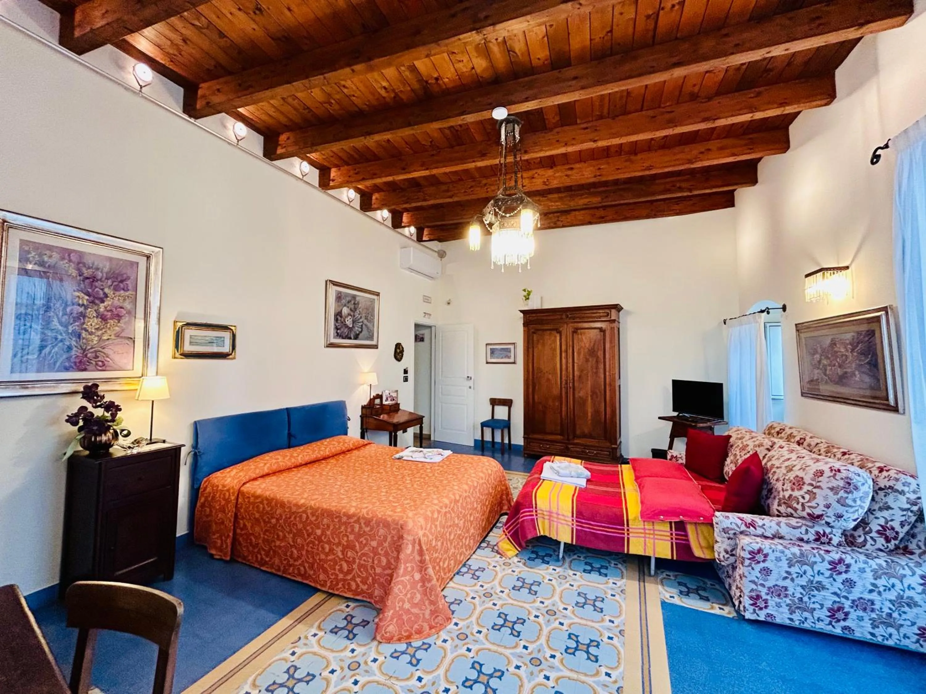 Bed in VinsLounge Suite