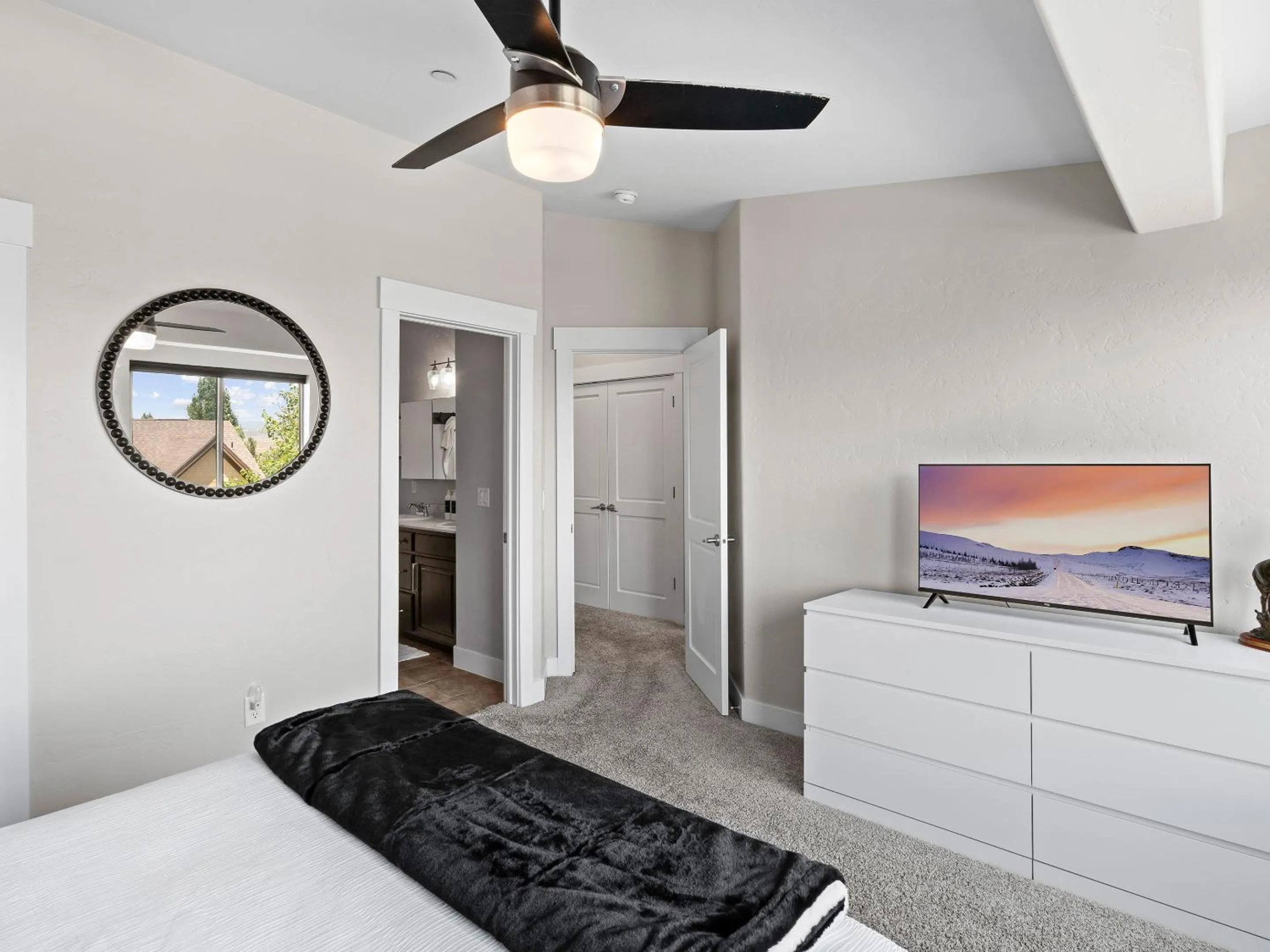 Bathroom, Bed in Bear Hollow Village by All Seasons Resort Lodging