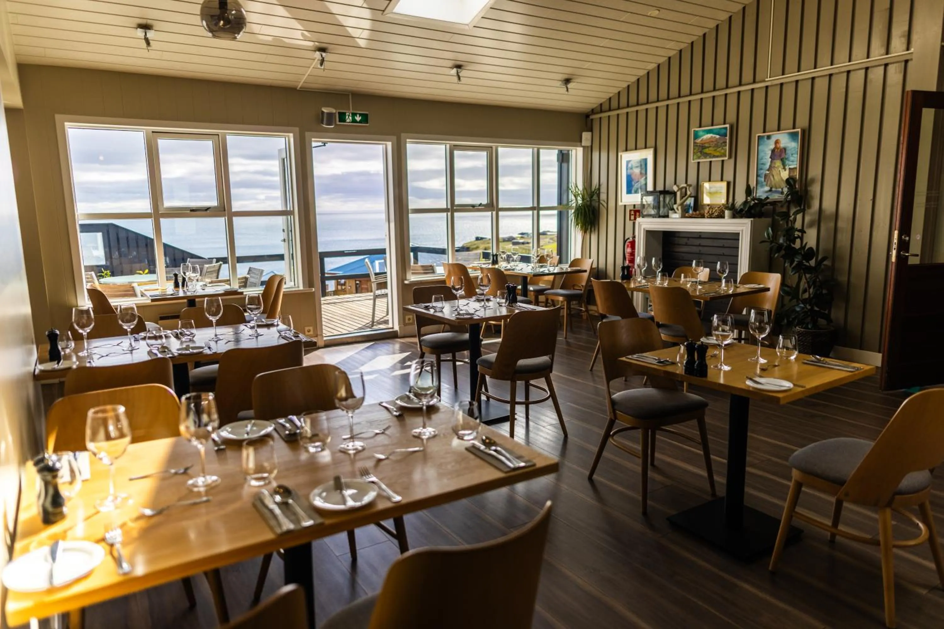 Restaurant/places to eat in Fosshotel Hellnar