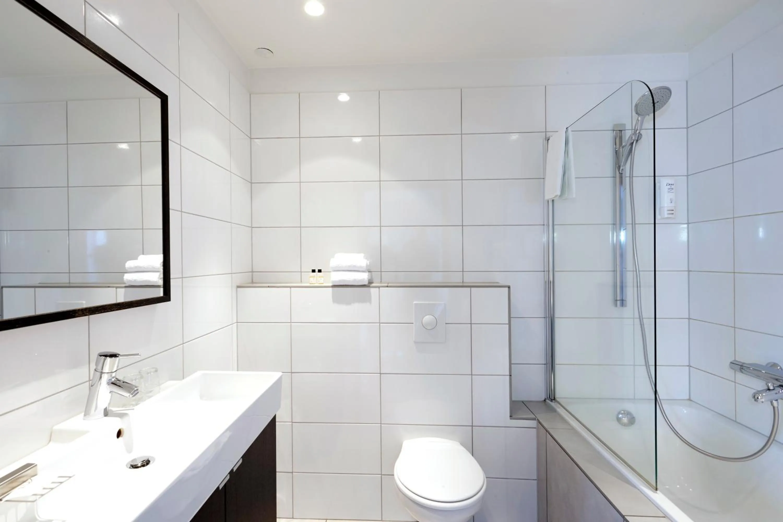 Shower in Fosshotel Hellnar