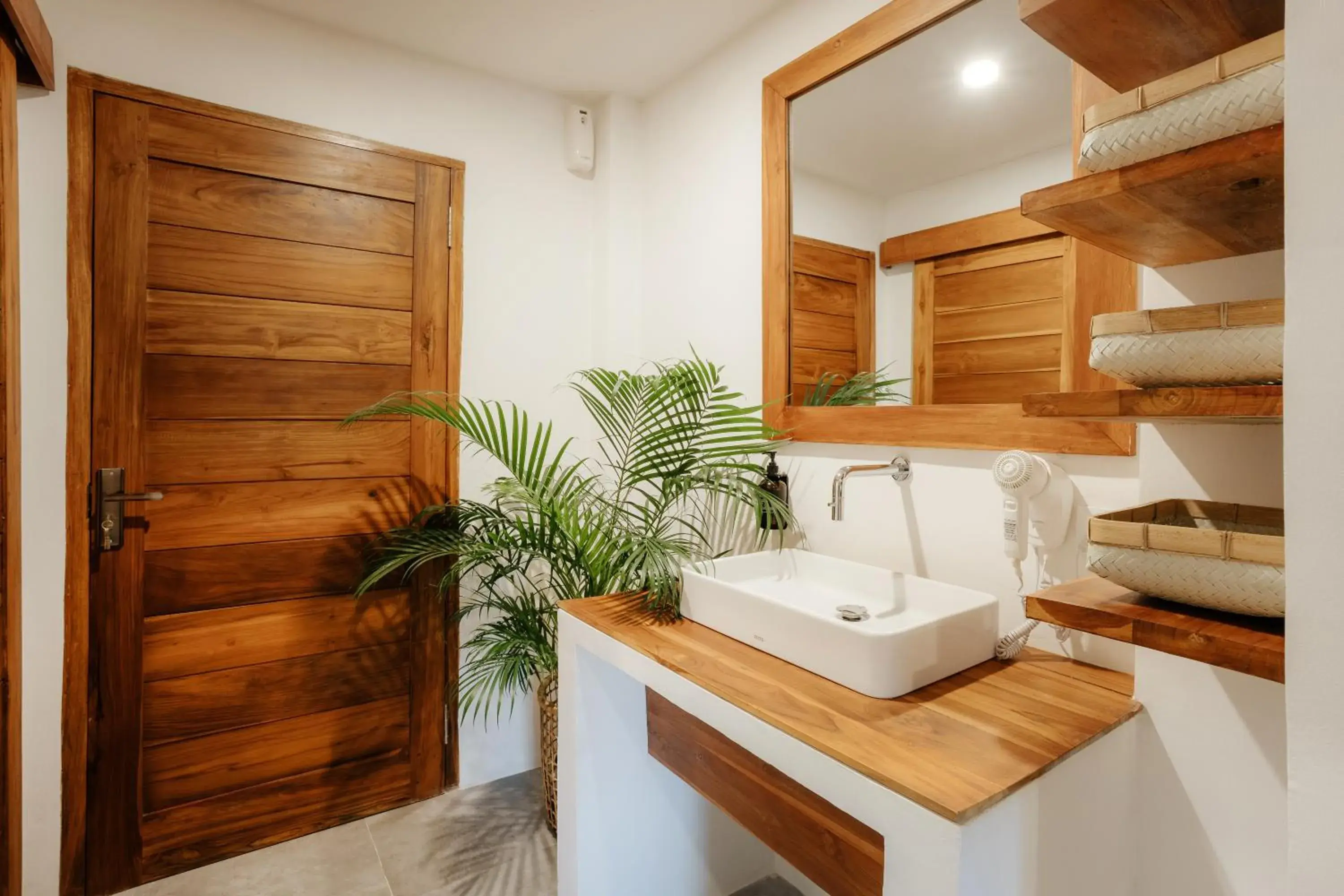 Bed in 4-Bed Mixed Dormitory Room in Puri Garden Hotel & Hostel Bed in 4-Bed Mixed Dormitory Room in Puri Garden Hotel & Hostel