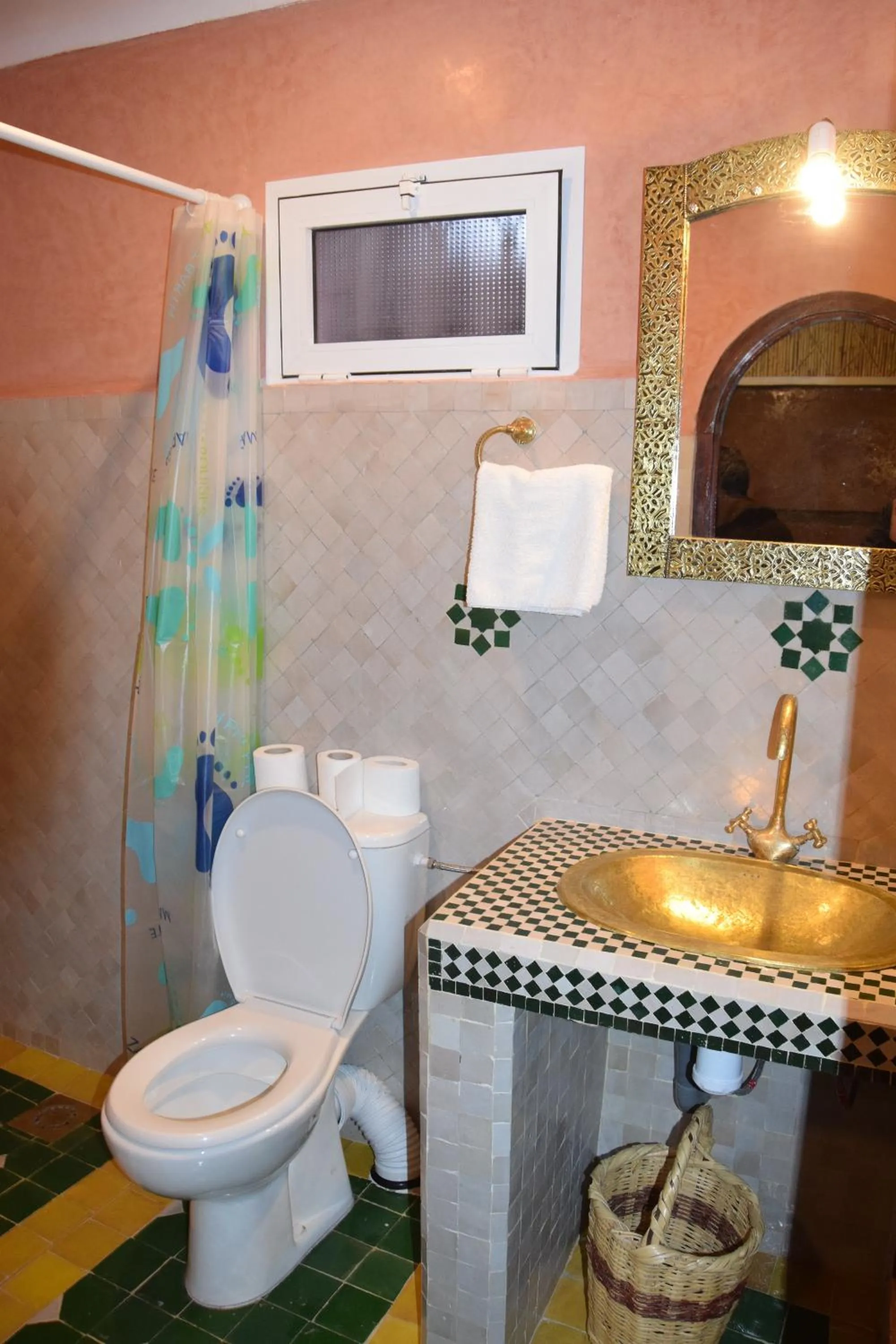 Toilet in Kasbah Assafar